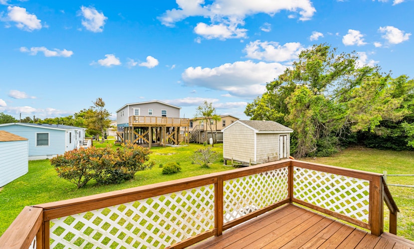 Dog-friendly home with gas grill, arcade machine, deck, & TV - close to ocean