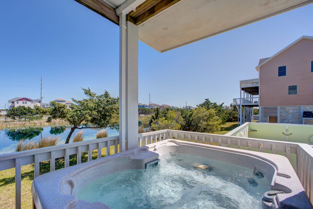 Bright, bold, & spacious home close to beach with pool & private hot tub
