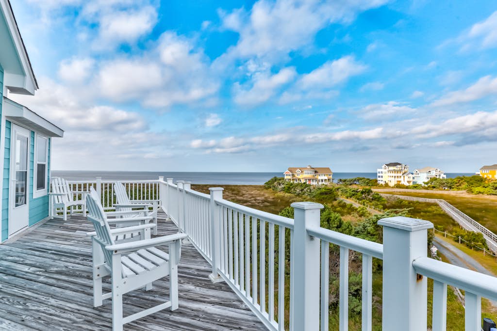 1-acre waterfront oasis with pool, hot tubs & sunrise/set views - dog-friendly