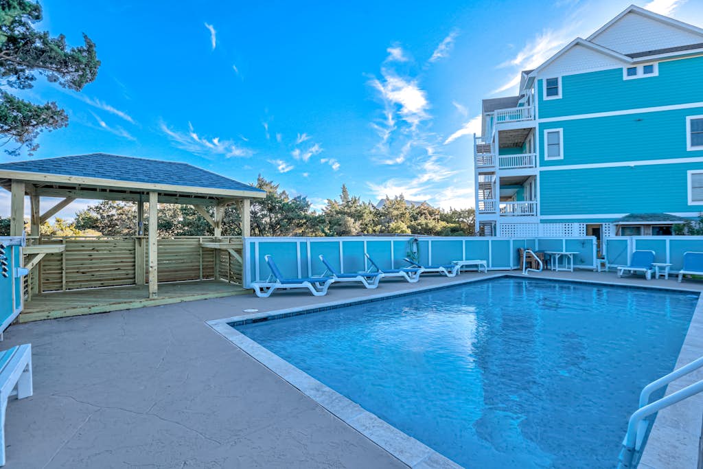 1-acre waterfront oasis with pool, hot tubs & sunrise/set views - dog-friendly