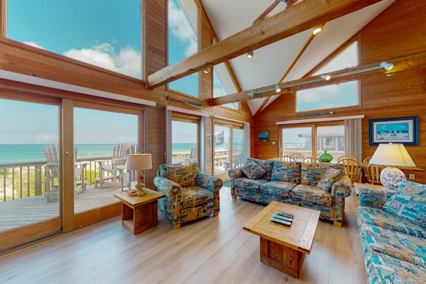 Oceanfront 4 bedroom house w/ AC, ocean view, WiFi, private W/D