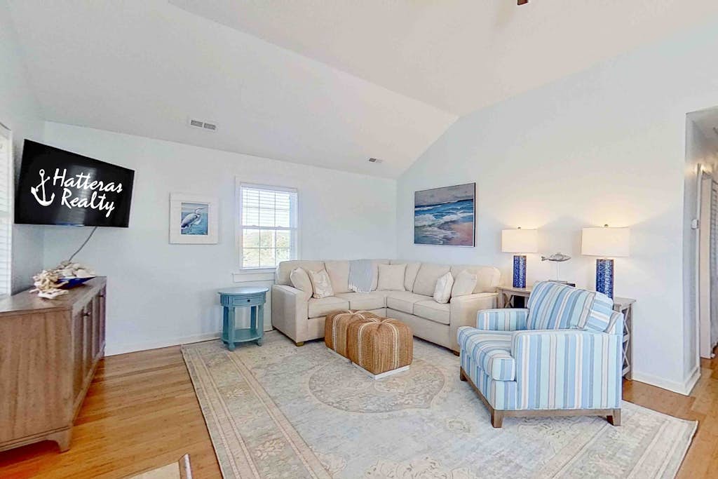 The Sea Shell Shack: Shared pool, balcony & near the beach