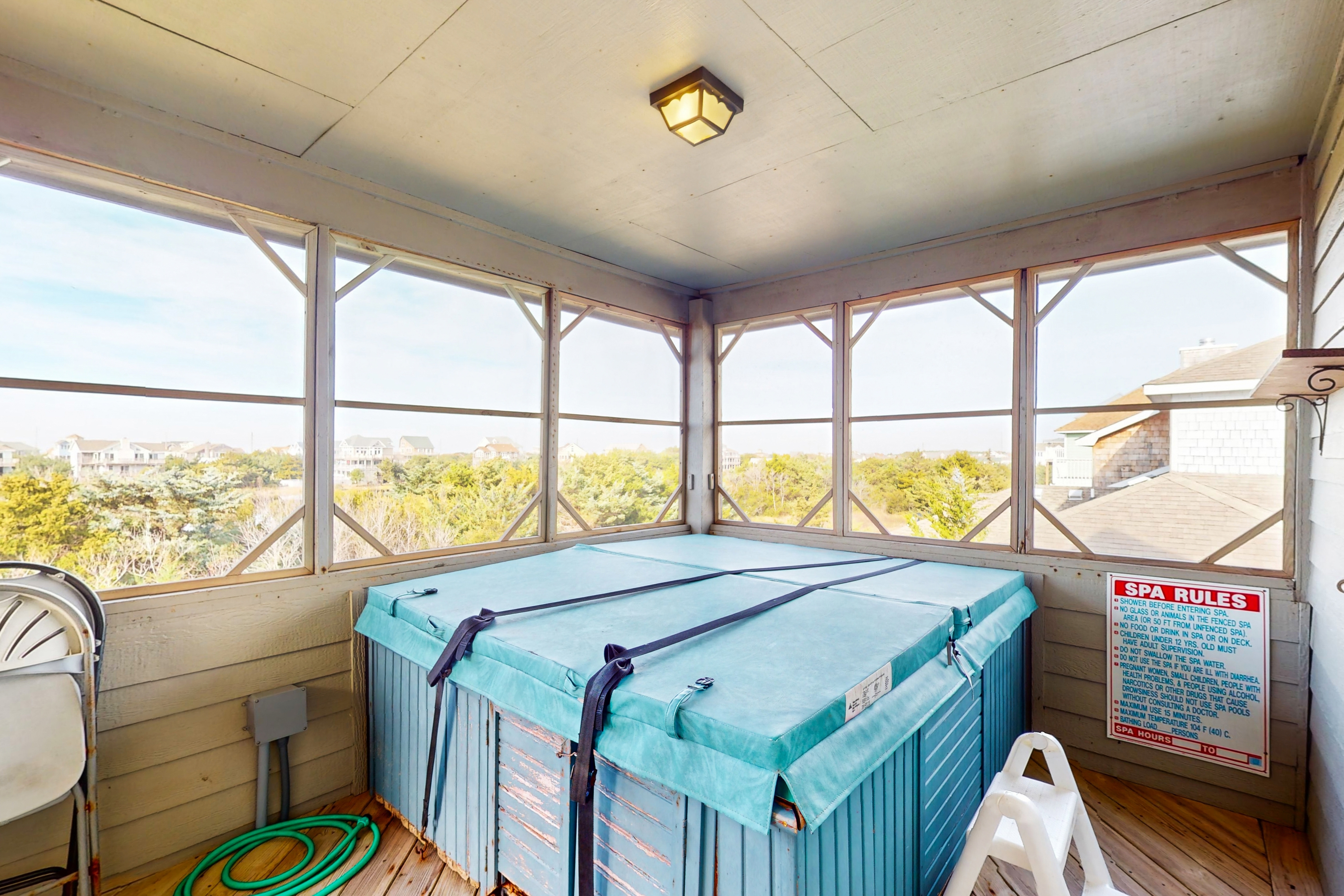 Lakefront dog-friendly home w/private hot tub, fireplace, outdoor pool & tennis