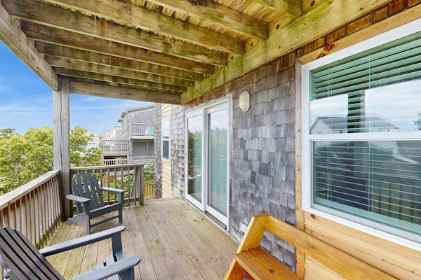 Tarpon Drive Hideaway: dog-friendly duplex with balcony