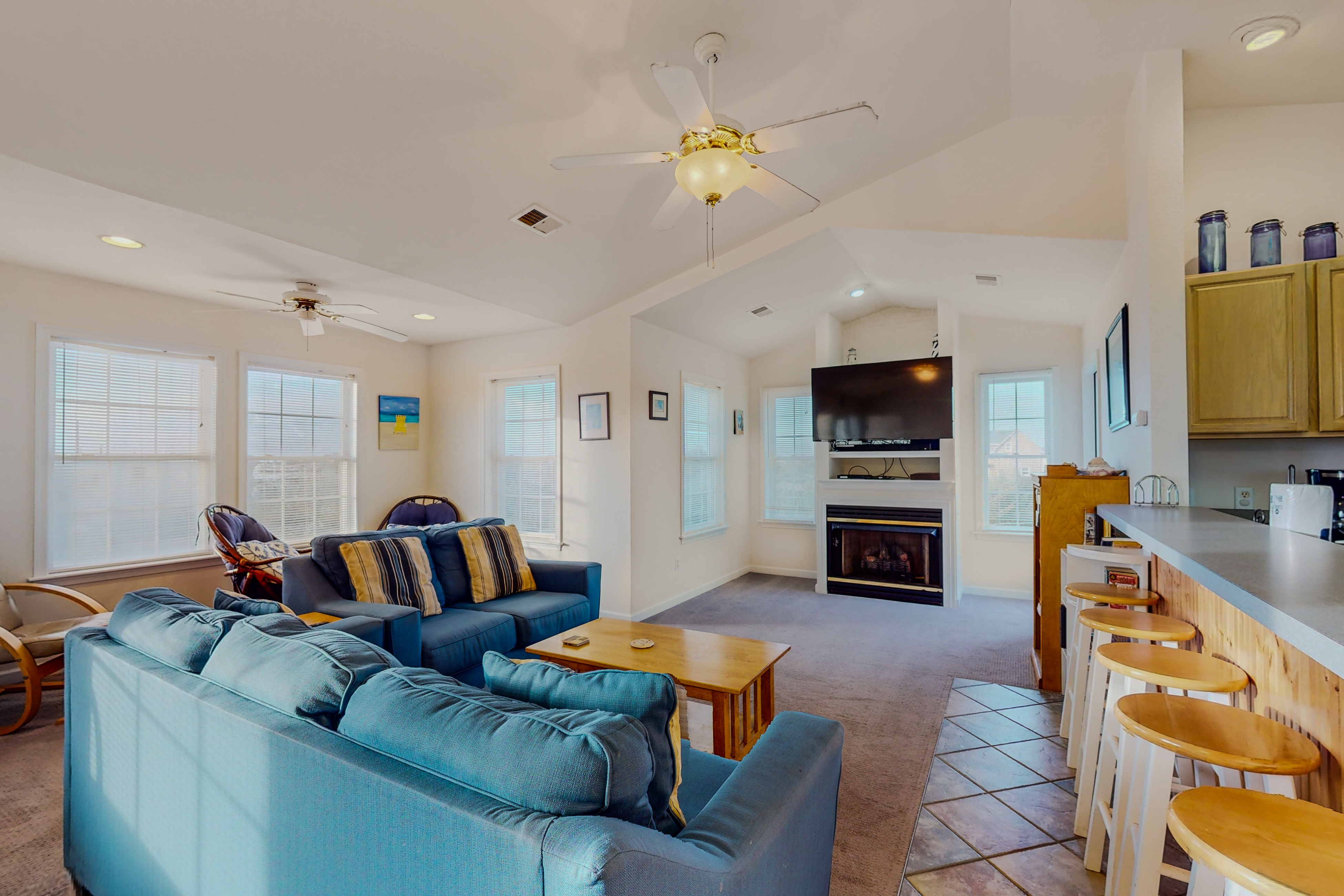 6 BR house Dog friendly with mini golf, pool/hot tub, & game room