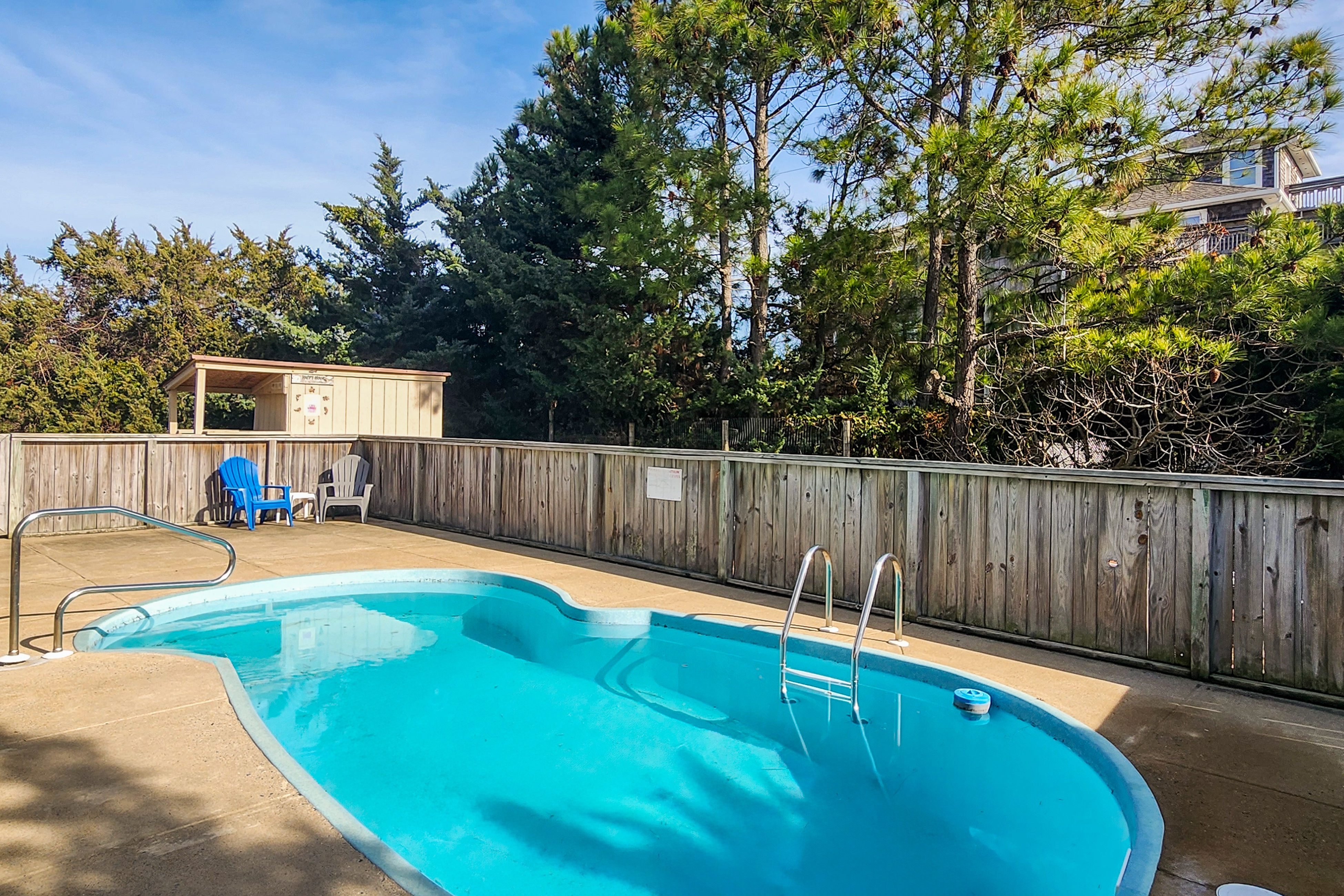 6 BR house Dog friendly with mini golf, pool/hot tub, & game room