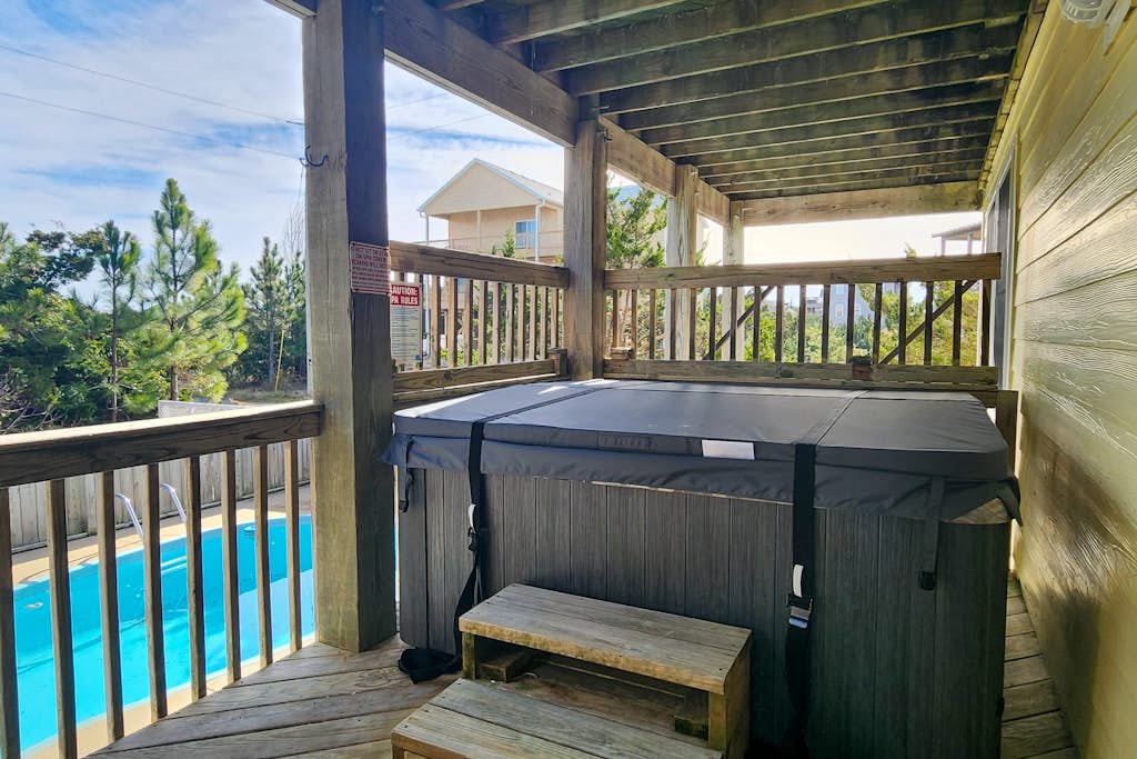 6 BR house Dog friendly with mini golf, pool/hot tub, & game room