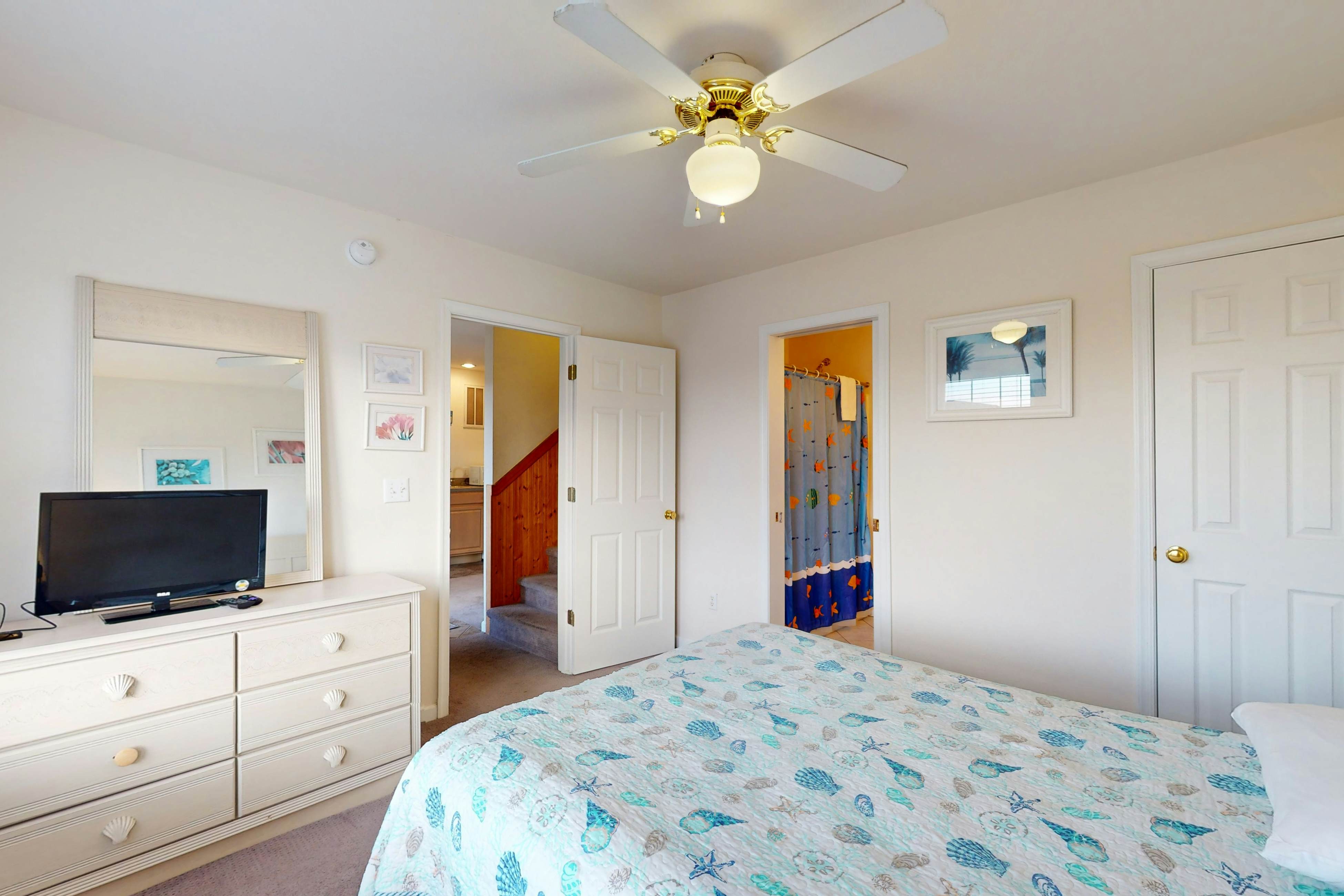 WV06 Breakwater Beach