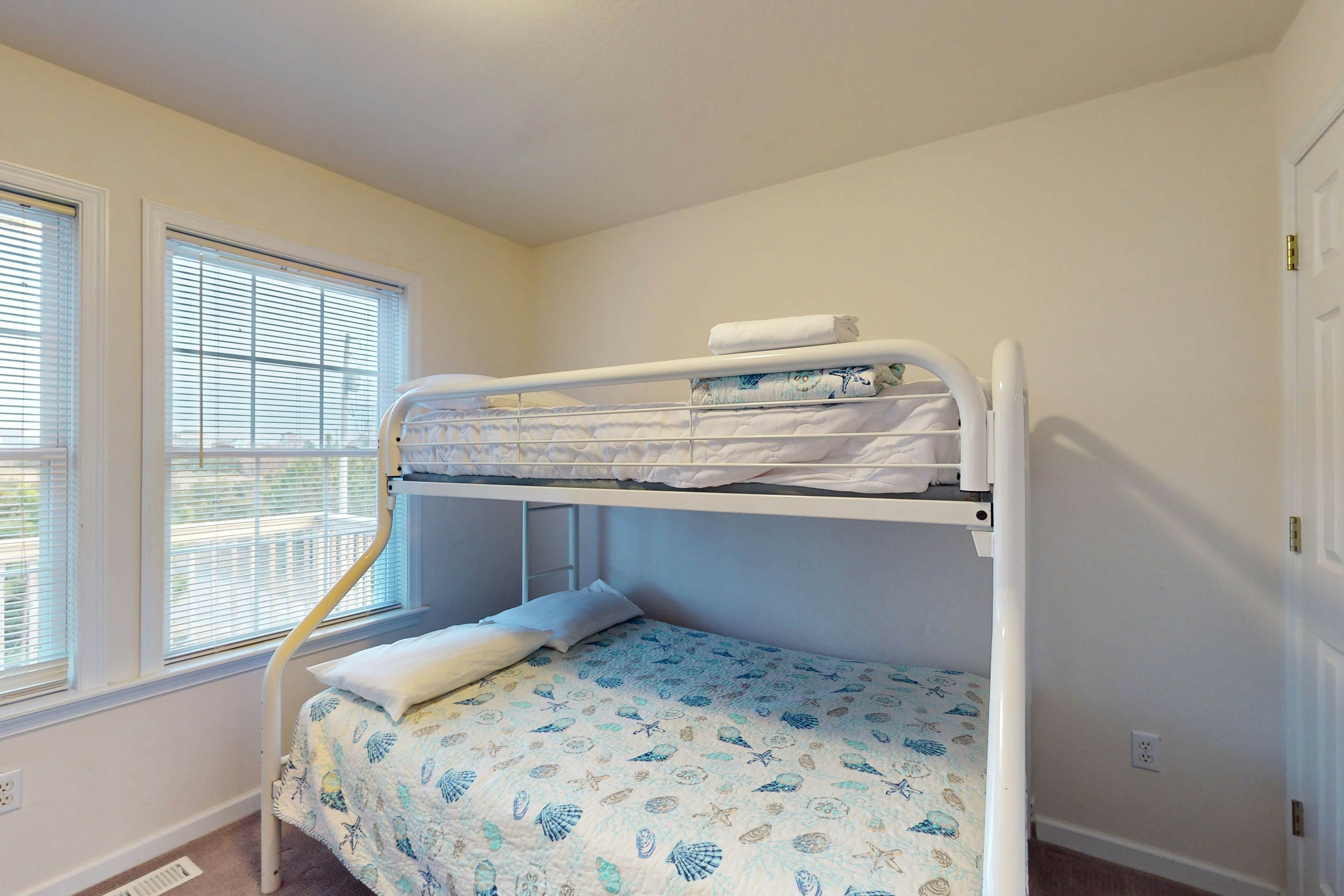 WV06 Breakwater Beach