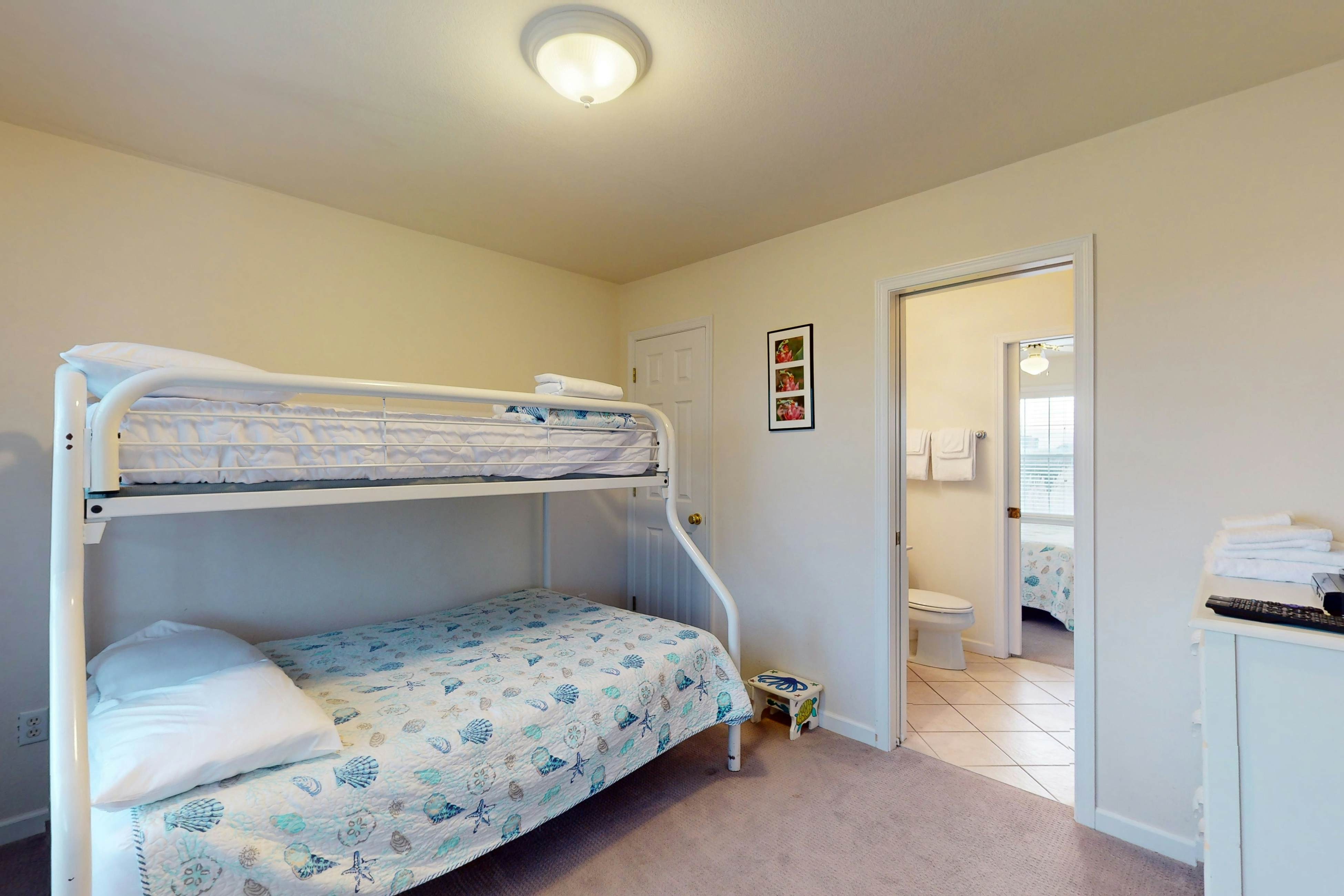 WV06 Breakwater Beach