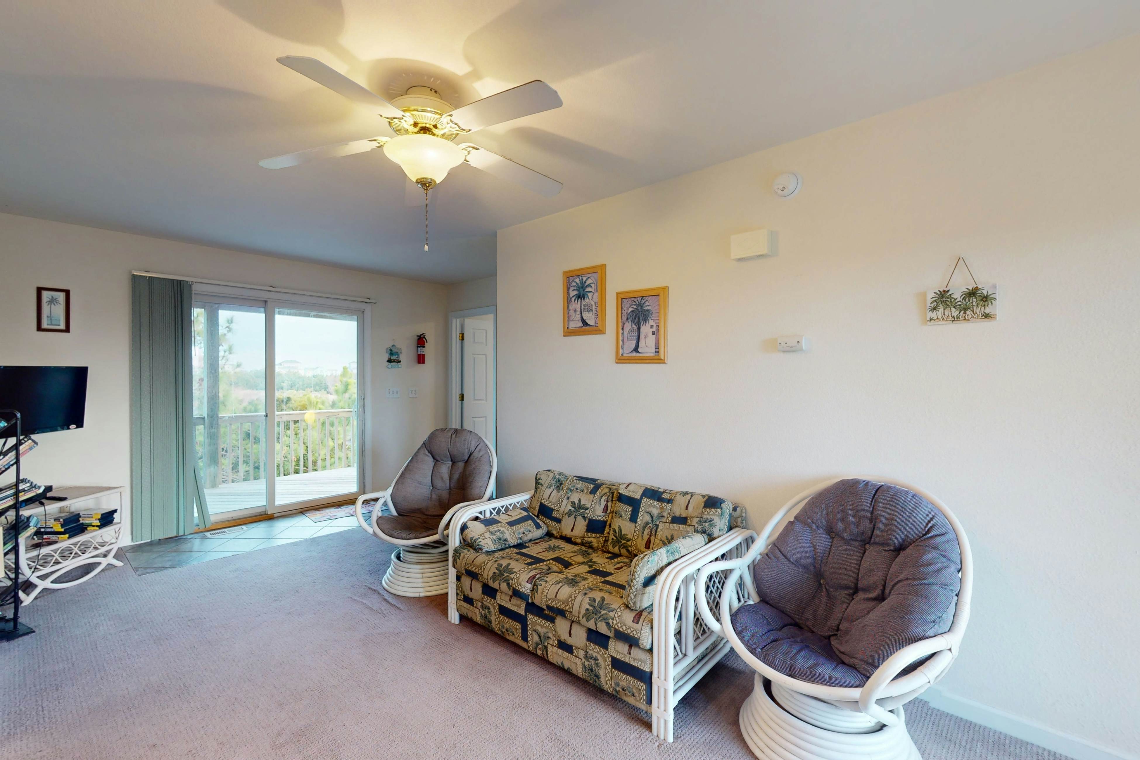 WV06 Breakwater Beach