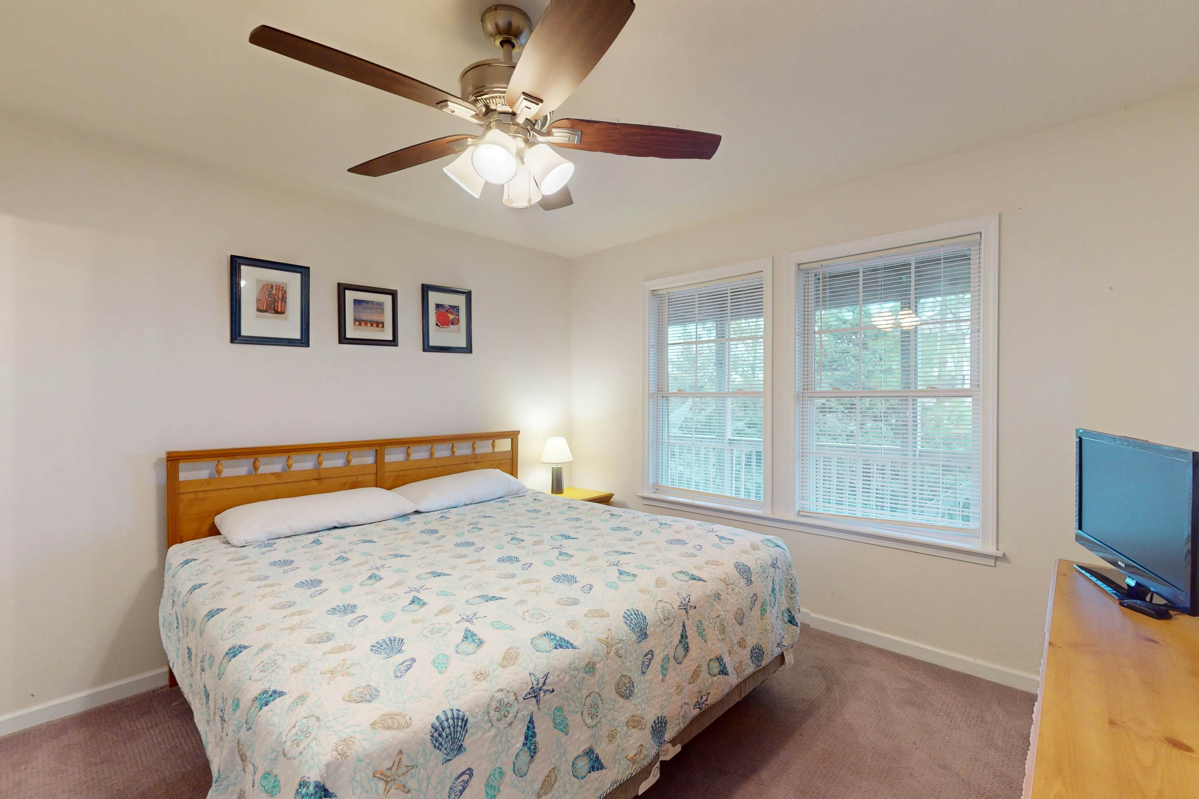 WV06 Breakwater Beach