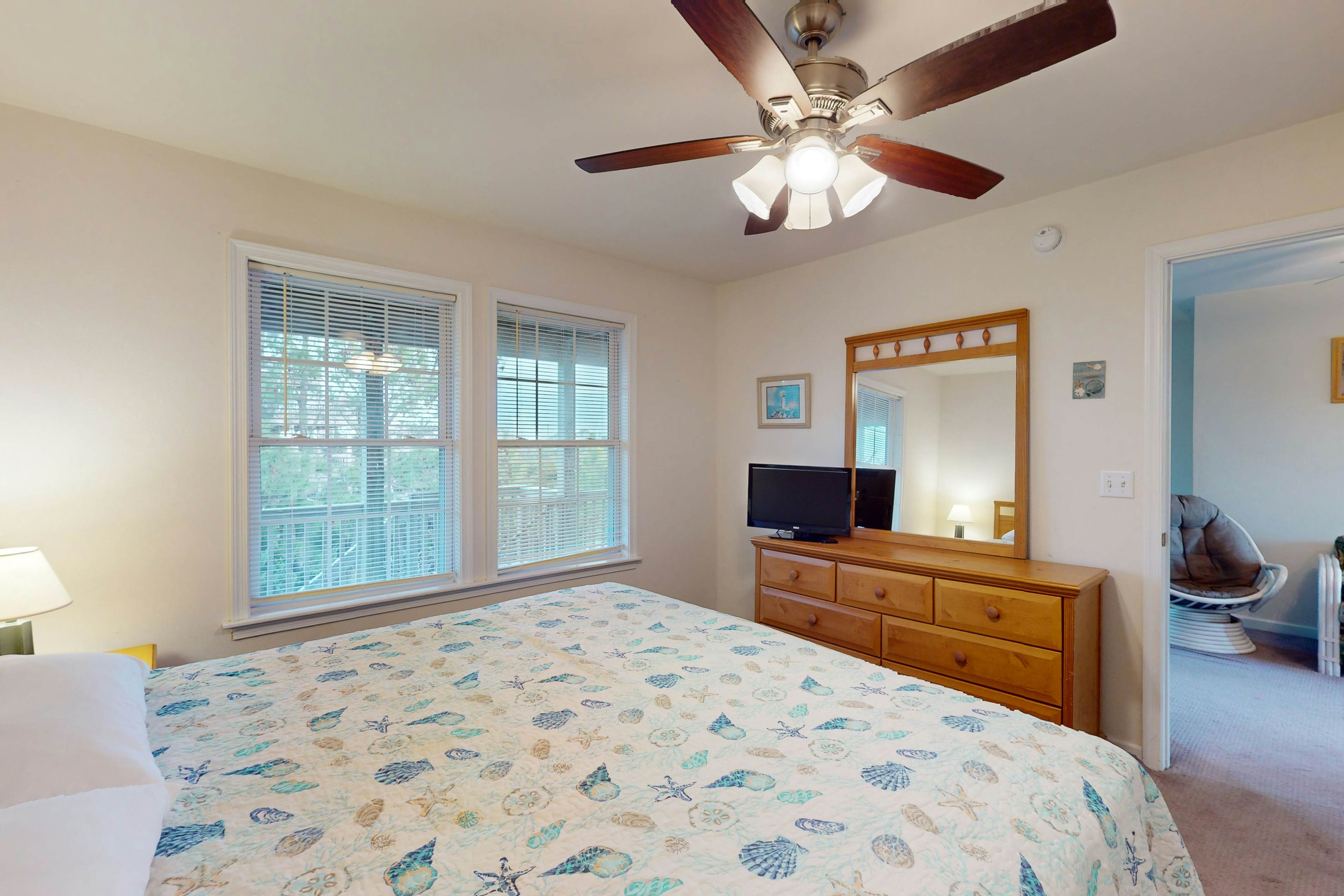 WV06 Breakwater Beach