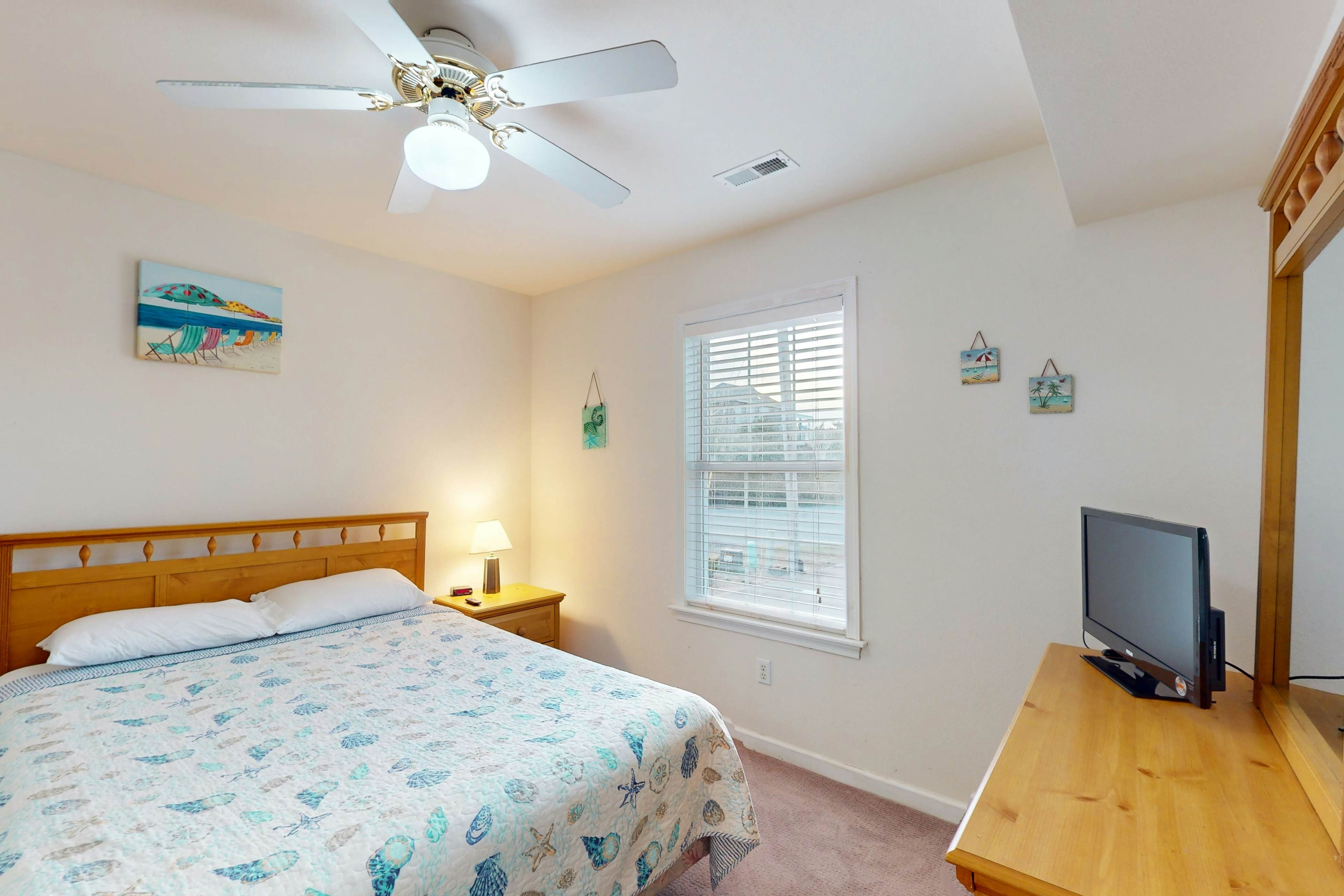 WV06 Breakwater Beach