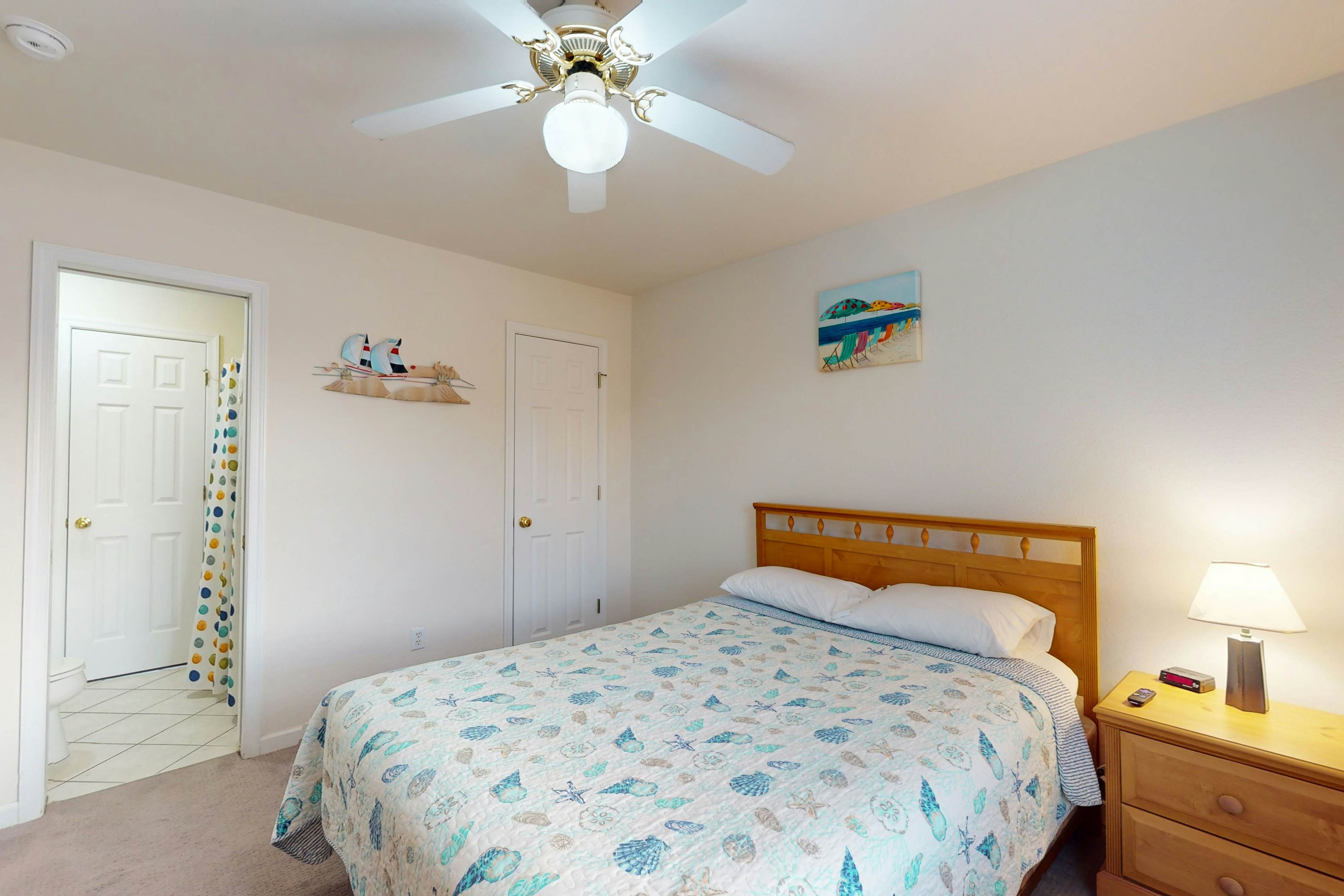 WV06 Breakwater Beach