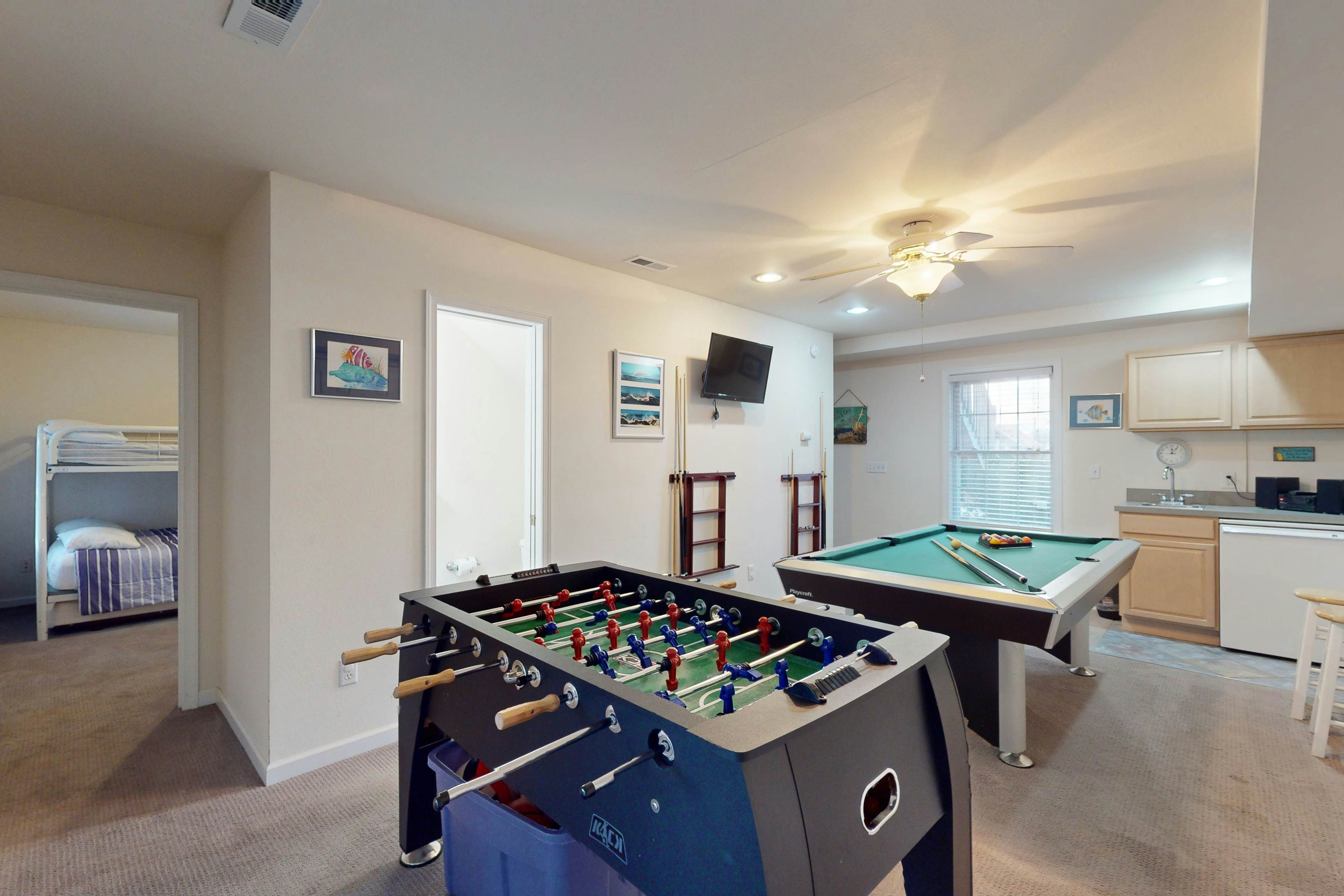 WV06 Breakwater Beach