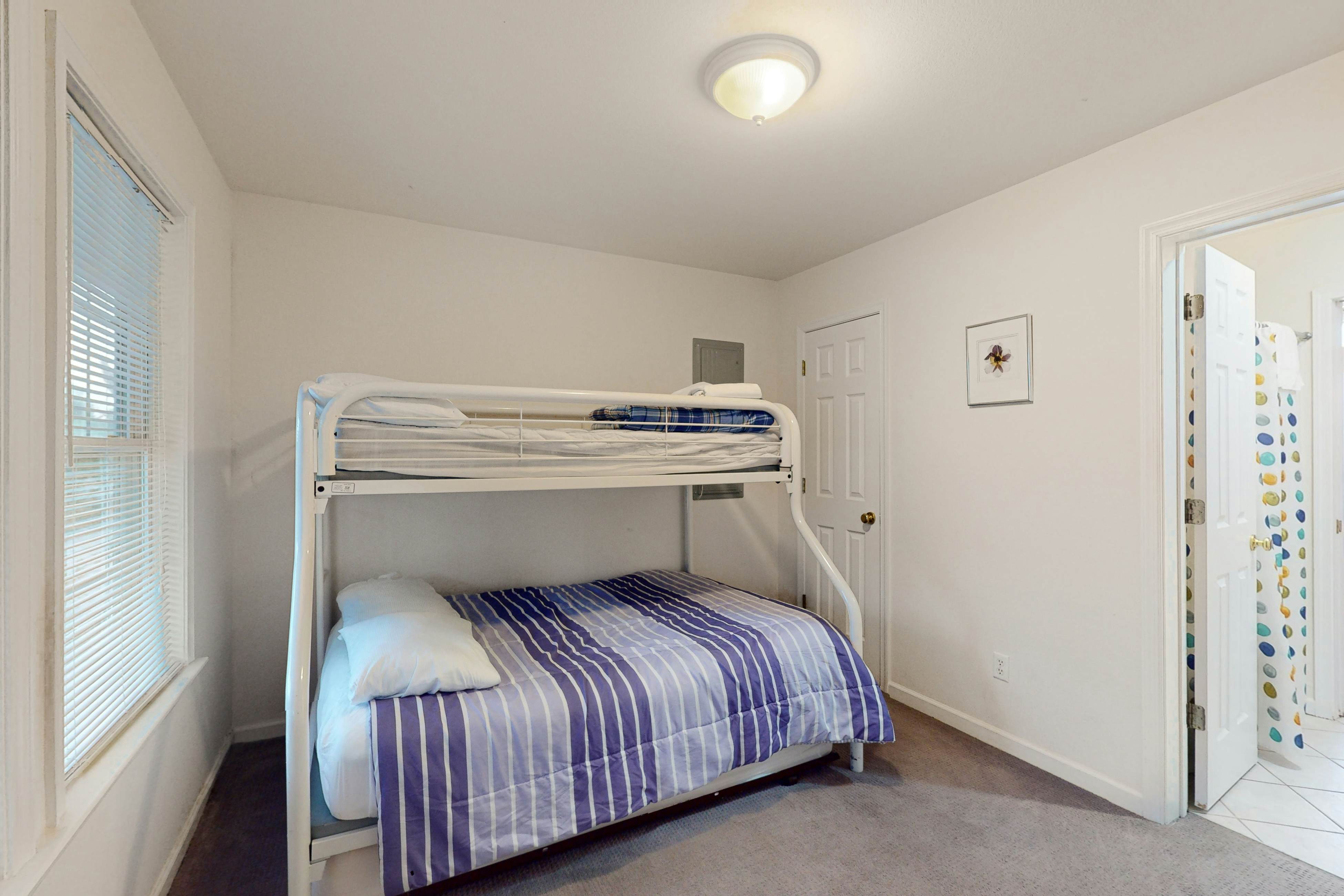 WV06 Breakwater Beach