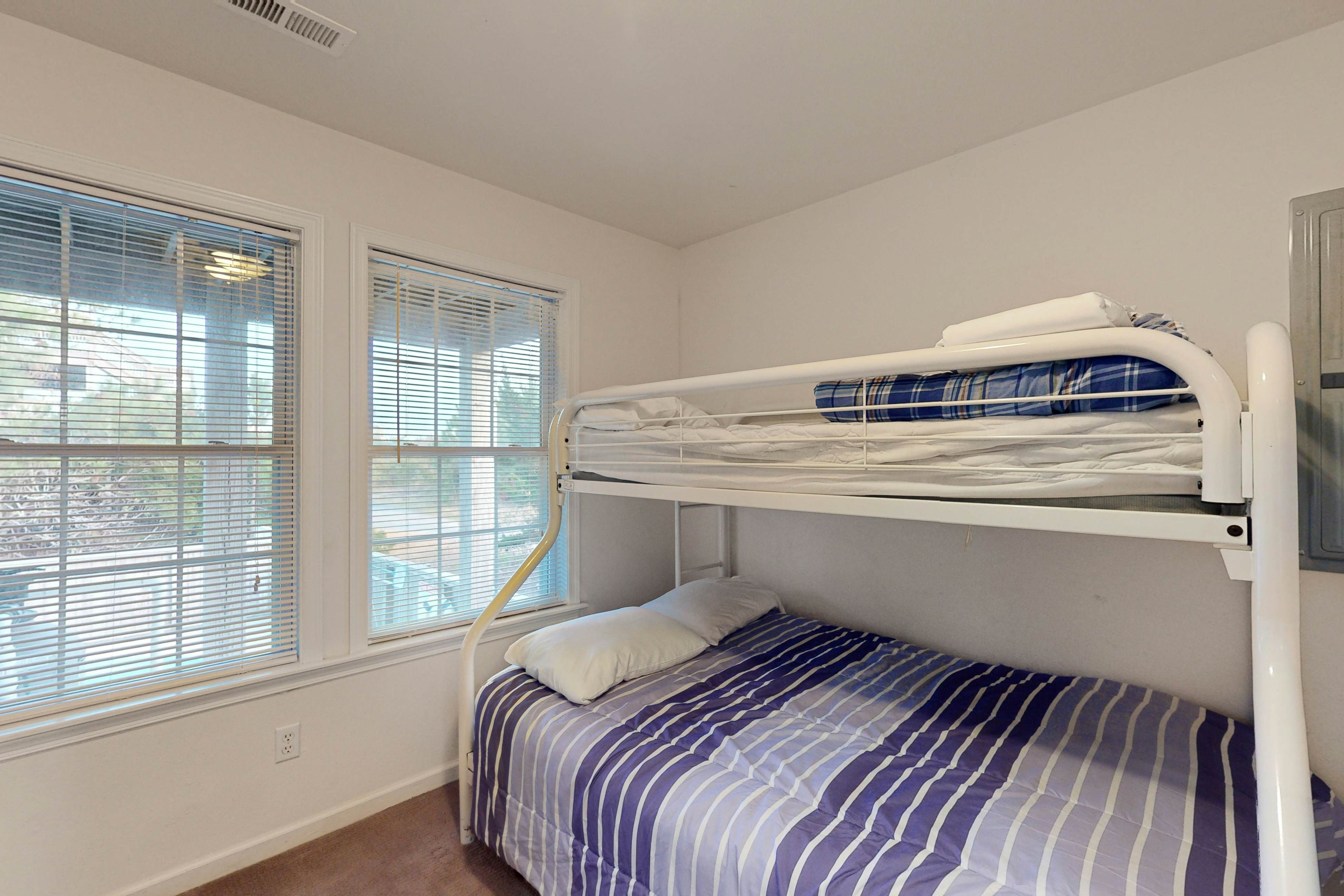 WV06 Breakwater Beach