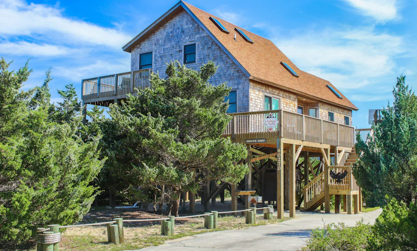 4 bedroom house w/ WiFi, AC, private W/D