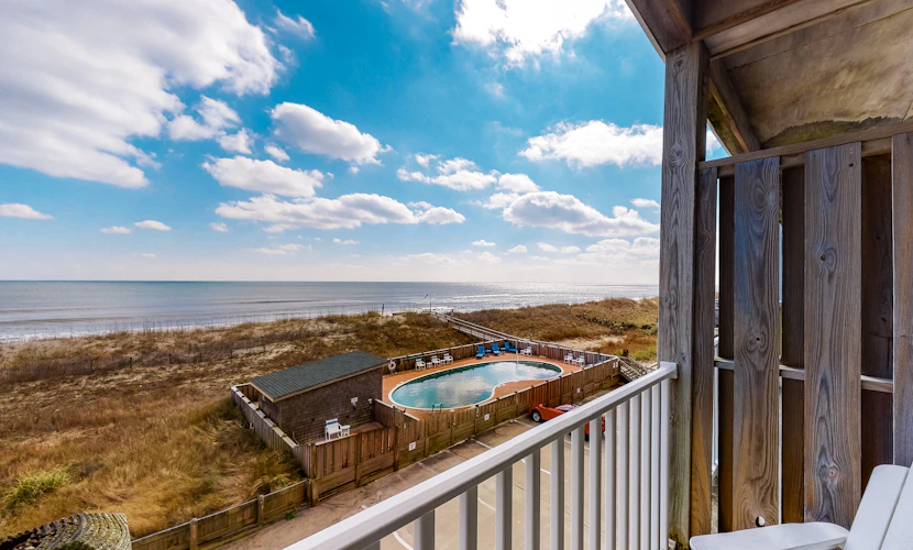 Oceanfront, dog-friendly condo with ocean view, pool & central AC
