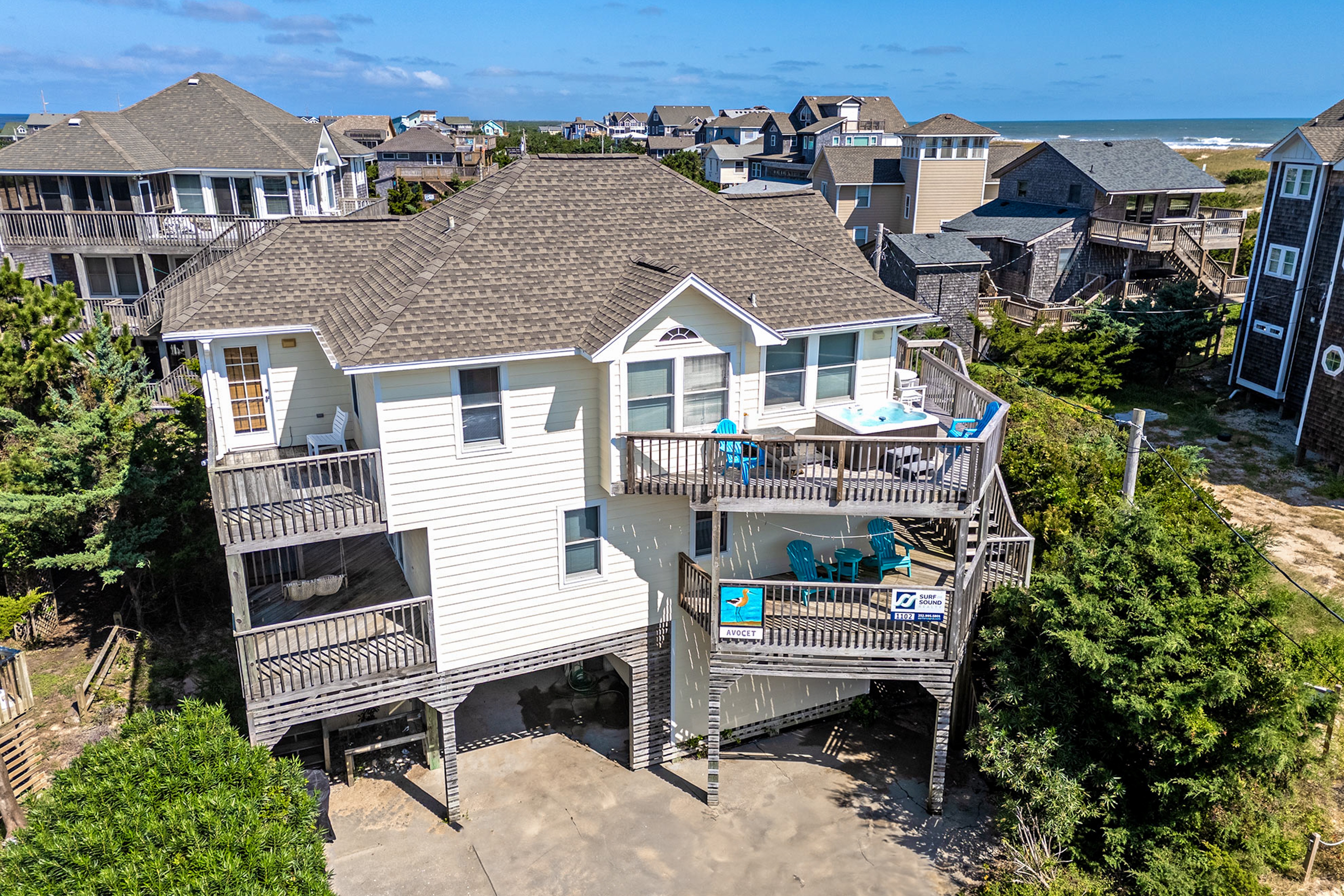 Semi-Ocean Front Retreat with Full Kitchen, Wifi, Outdoor Shower and A/C