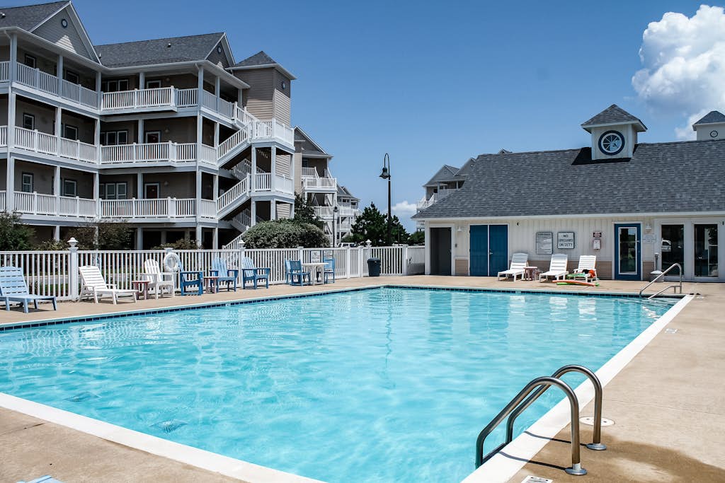 Waterfront Condo w/ Free WiFi, Central AC, Private Washer/Dryer, Shared Pool