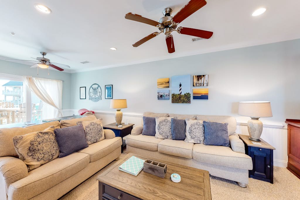 Waterfront Condo w/ Free WiFi, Central AC, Private Washer/Dryer, Shared Pool