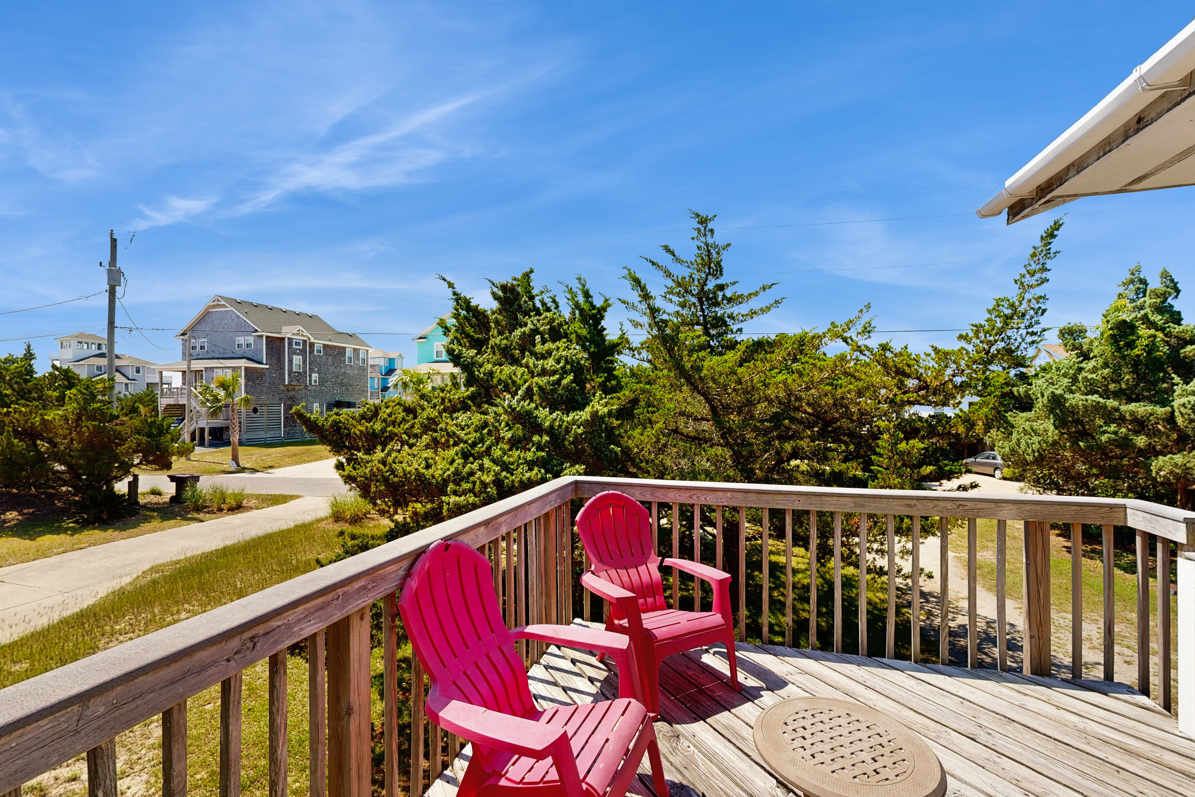 Twin Dolphin 9: Dog-friendly beach home just up from the water!