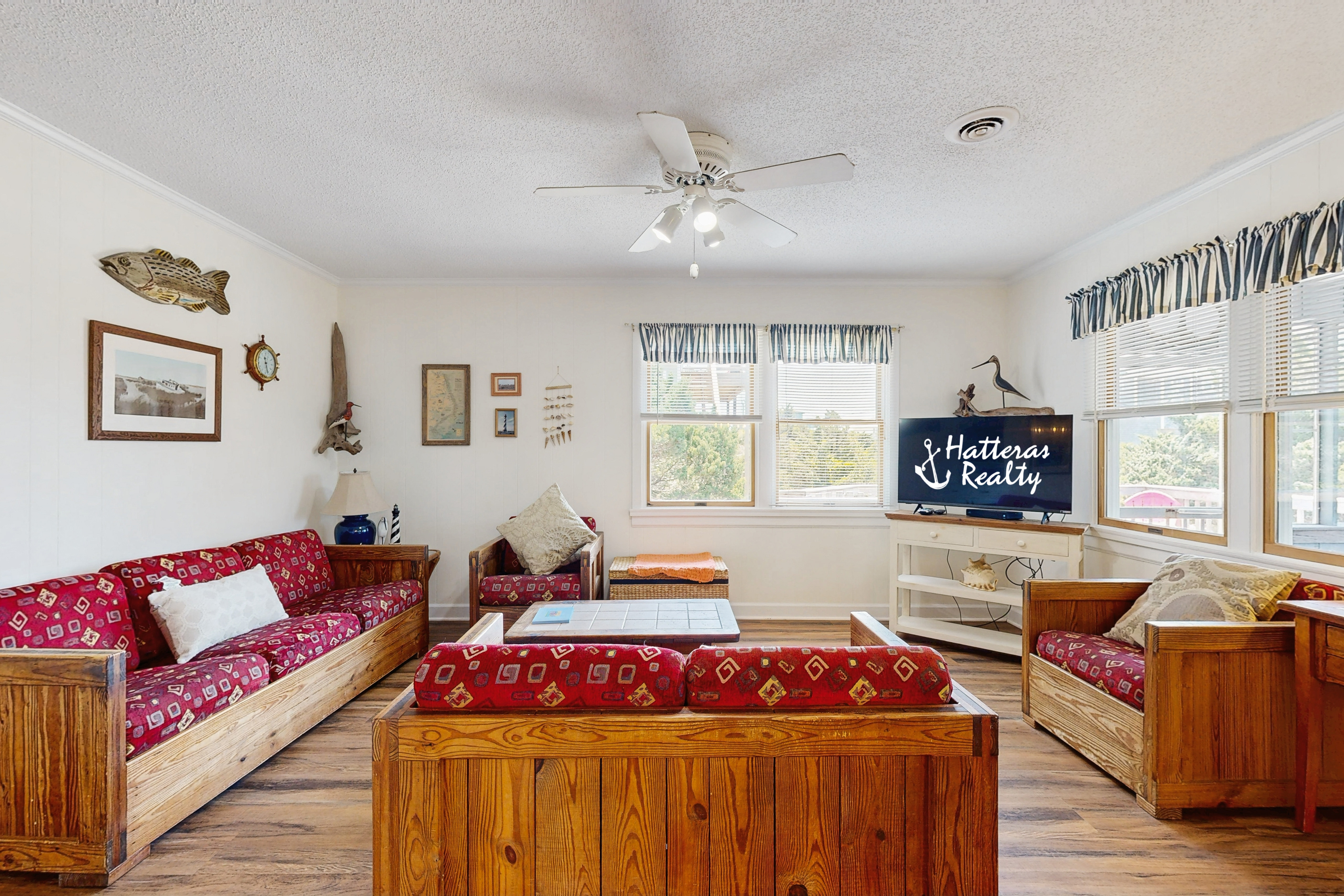 Twin Dolphin 9: Dog-friendly beach home just up from the water!