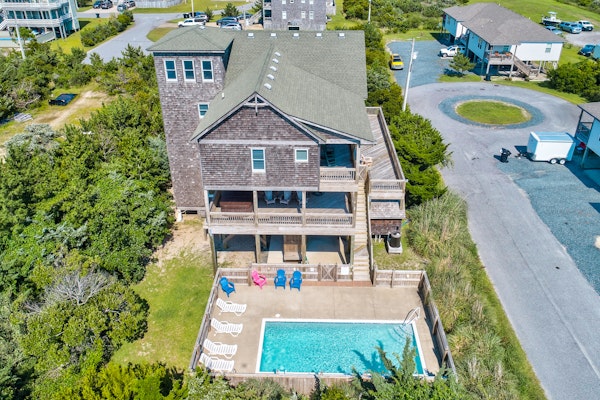 Beautiful Home with pool, hot tub, AC, W/D, & fireplace