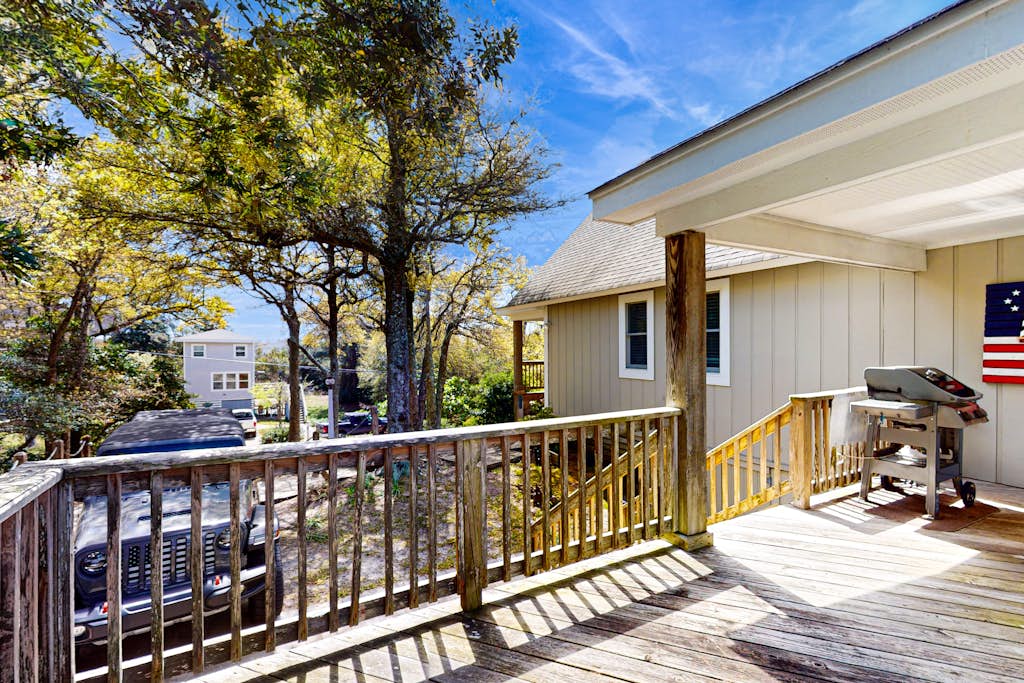 Dog-friendly House w/Water View, Free WiFi, AC, Private Hot Tub