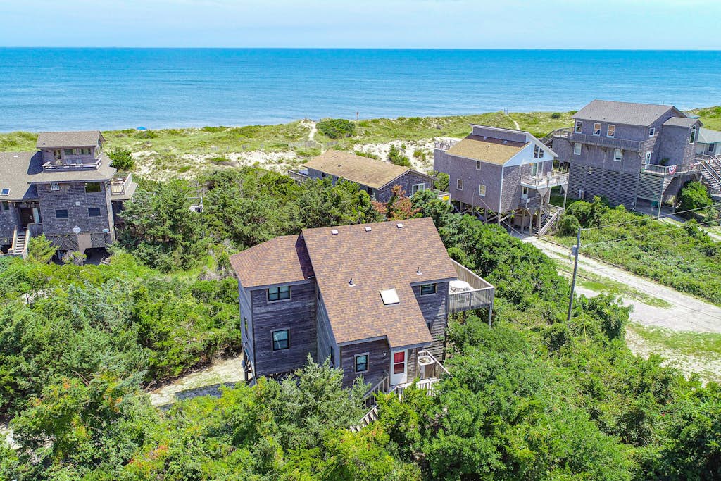 Tree House 38: Cozy ocean-side home,steps from beach w/pool access