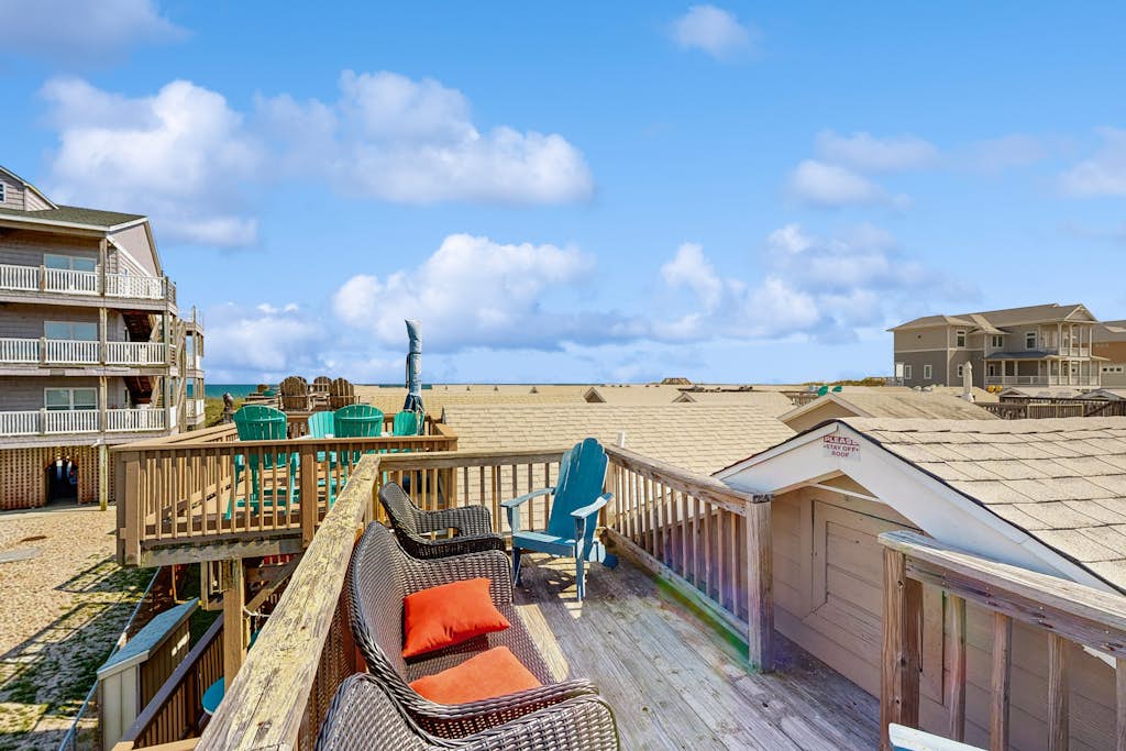 Romantic Hatteras Studio | Rooftop Ocean Views, Free WiFi & Club Hatteras Access