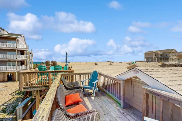 Romantic Hatteras Studio | Rooftop Ocean Views, Free WiFi & Club Hatteras Access