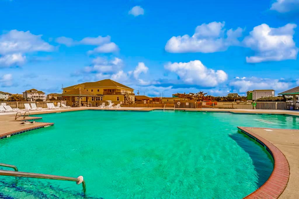 Romantic Hatteras Studio | Rooftop Ocean Views, Free WiFi & Club Hatteras Access