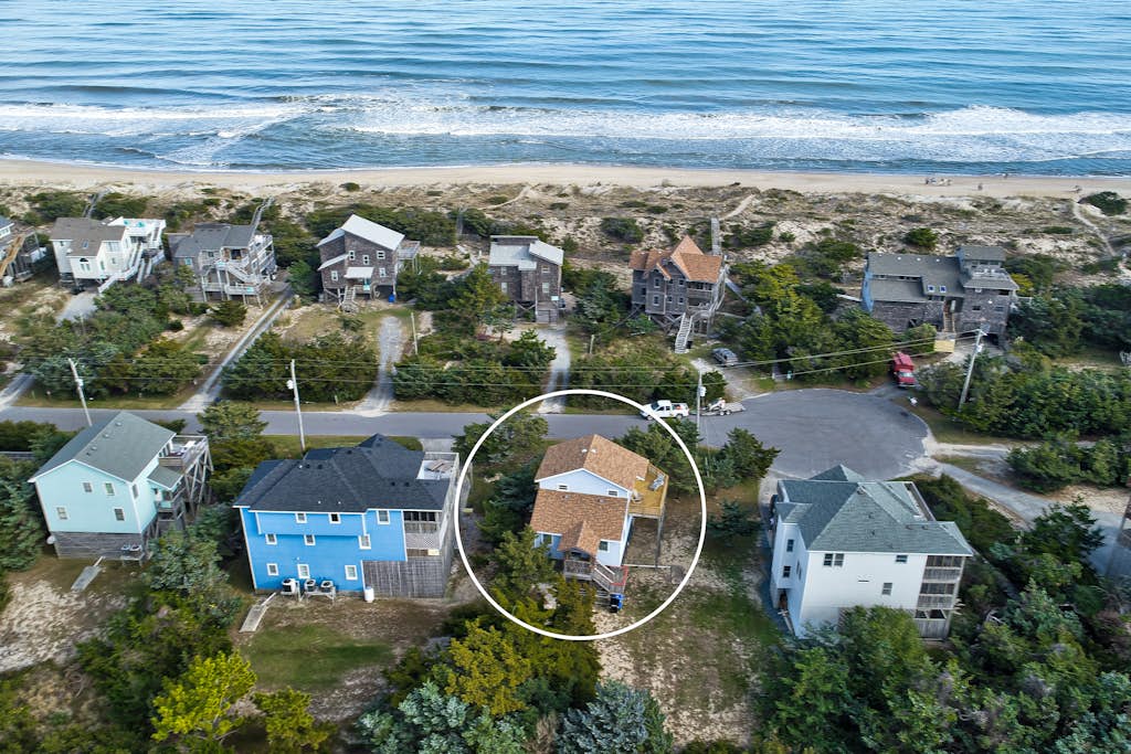 4 bedroom house w/ shared pool, AC, ocean view, WiFi