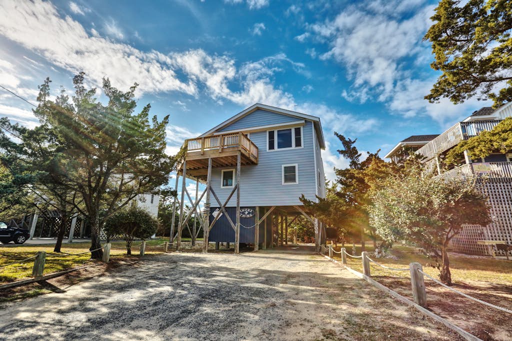 4 bedroom house w/ shared pool, AC, ocean view, WiFi