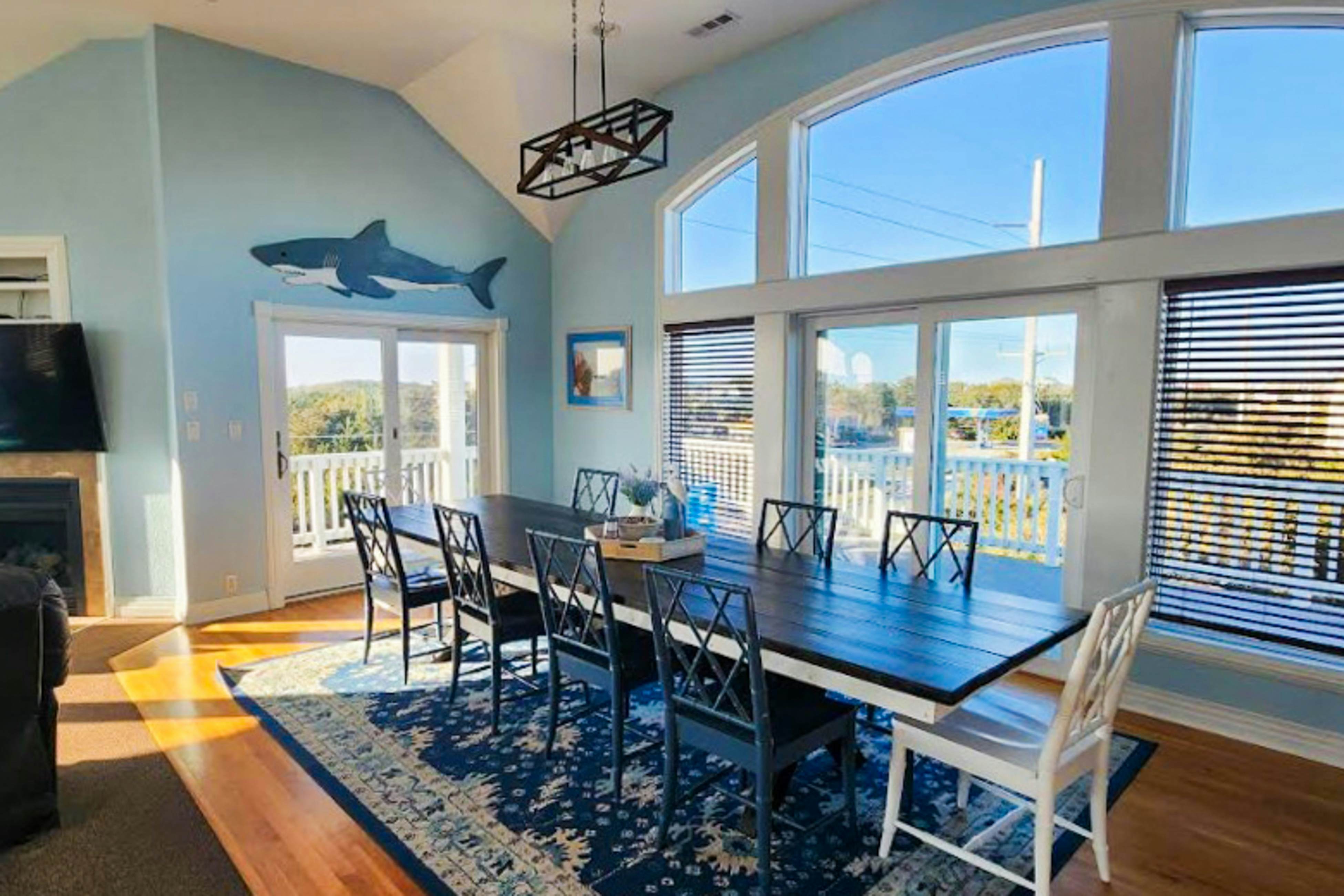 AVLE796 The Shark Tank 796