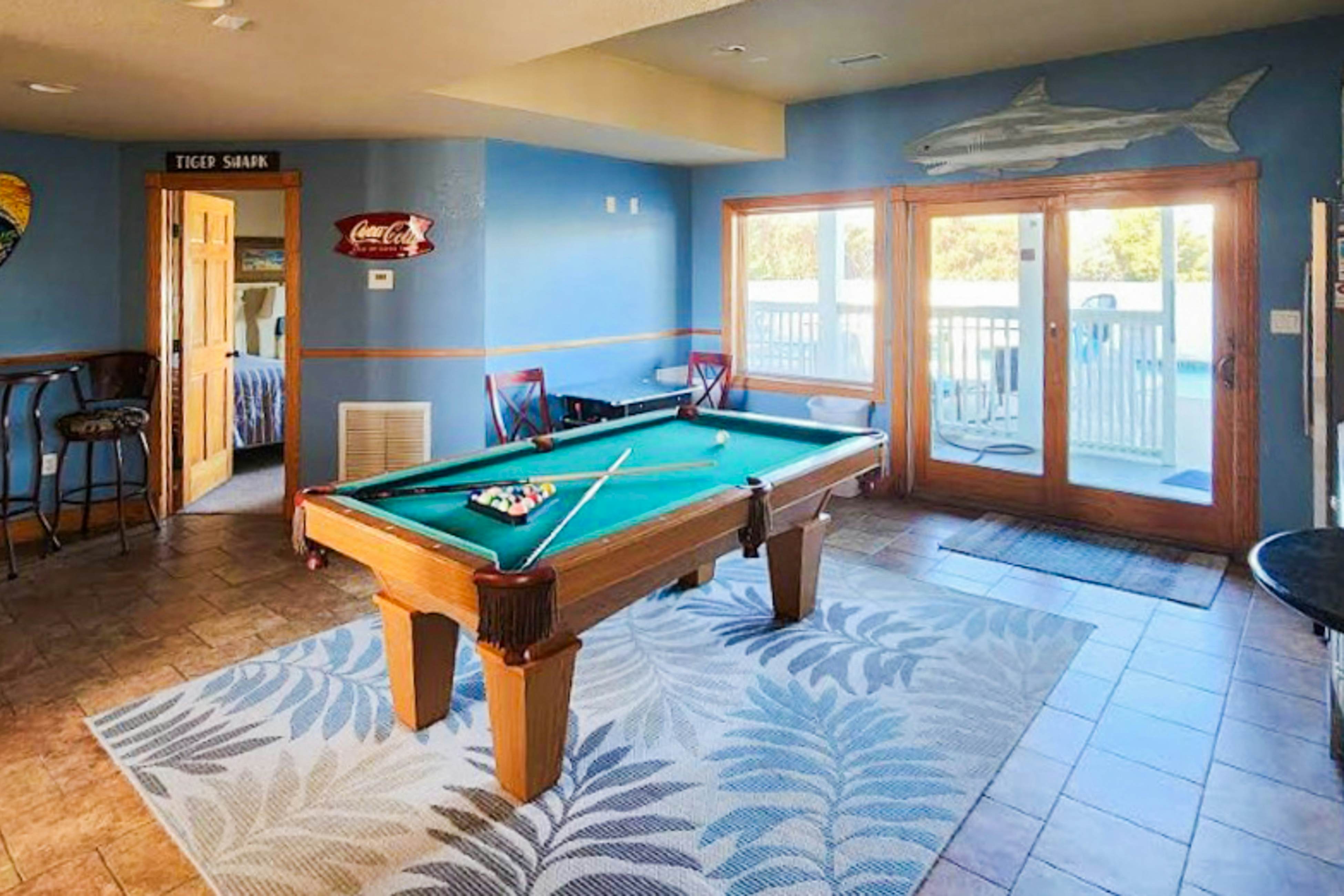 AVLE796 The Shark Tank 796