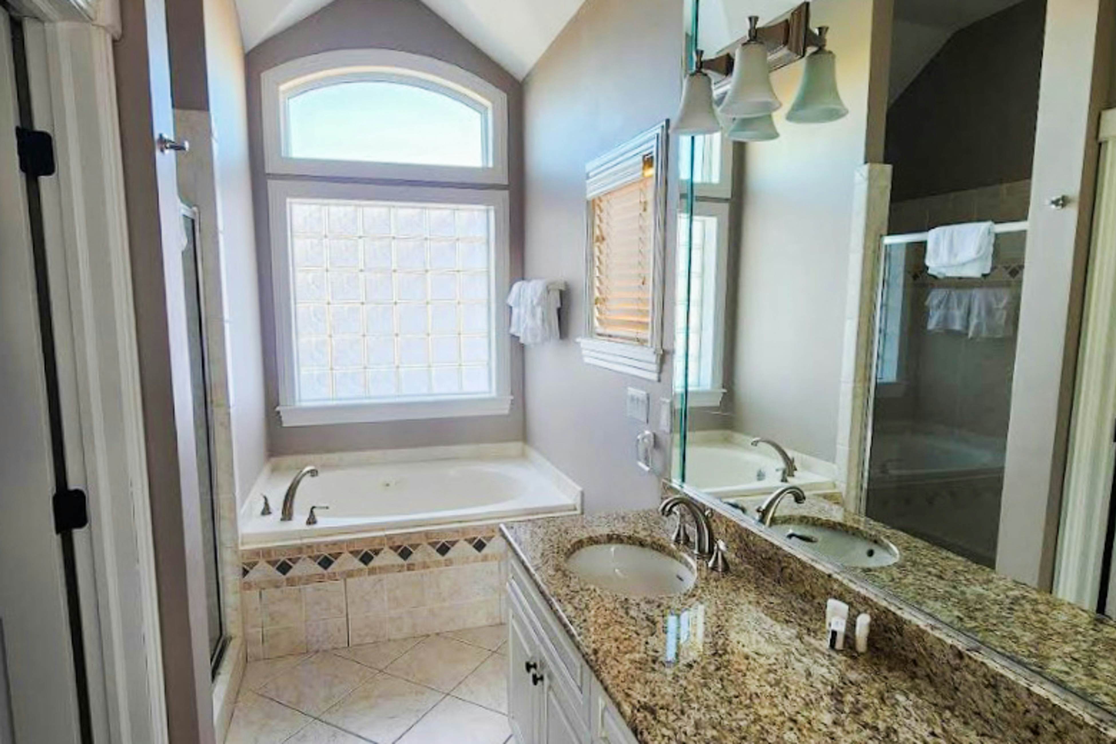 AVLE796 The Shark Tank 796