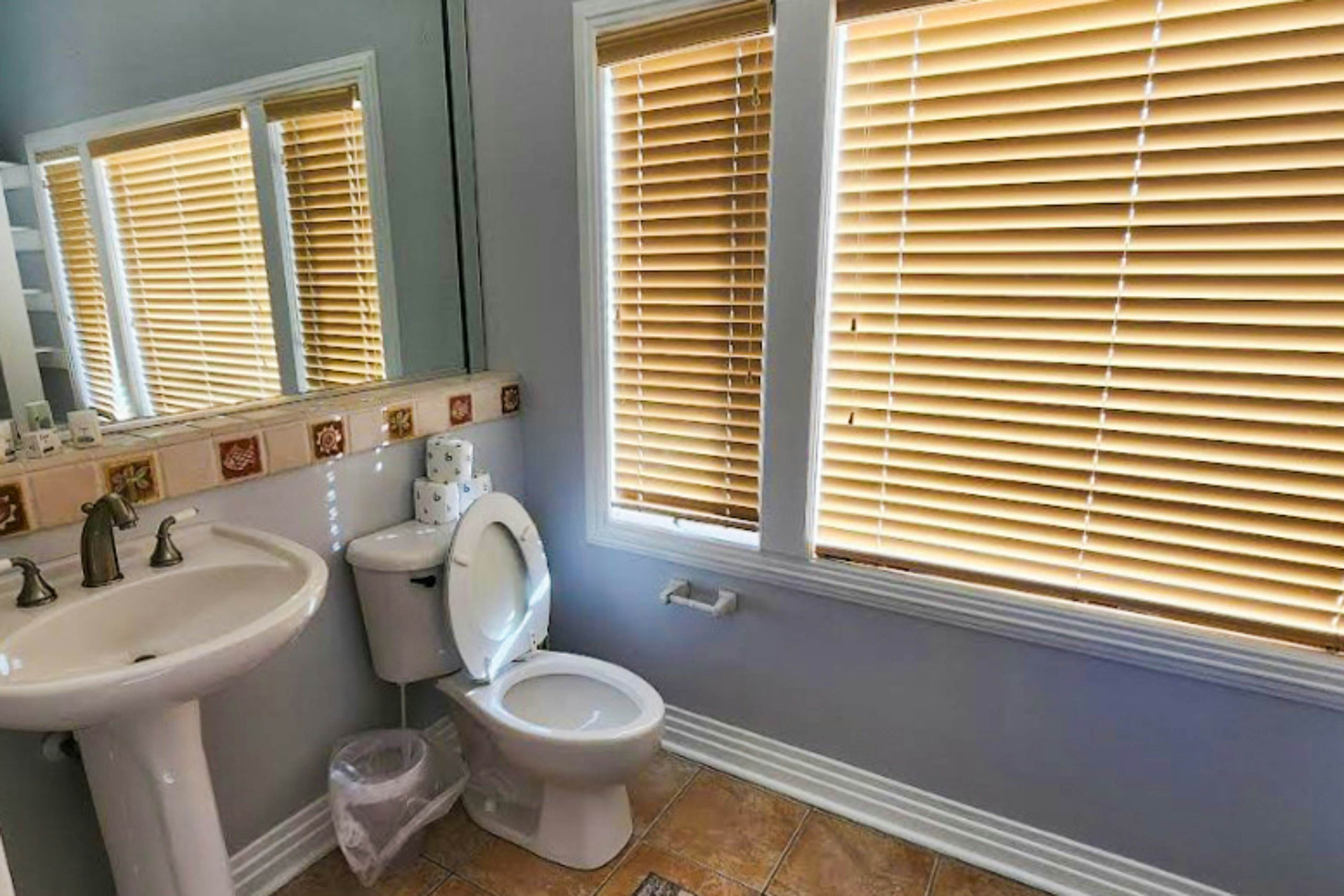 AVLE796 The Shark Tank 796