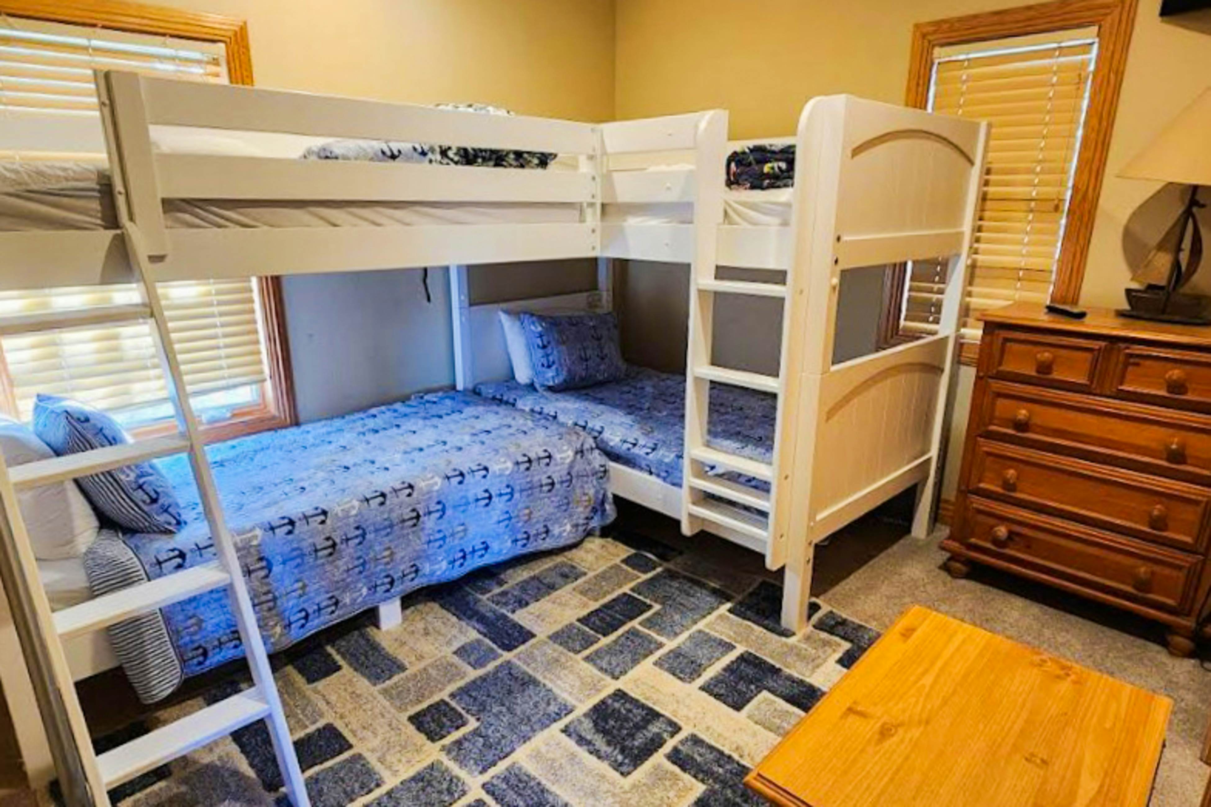 AVLE796 The Shark Tank 796