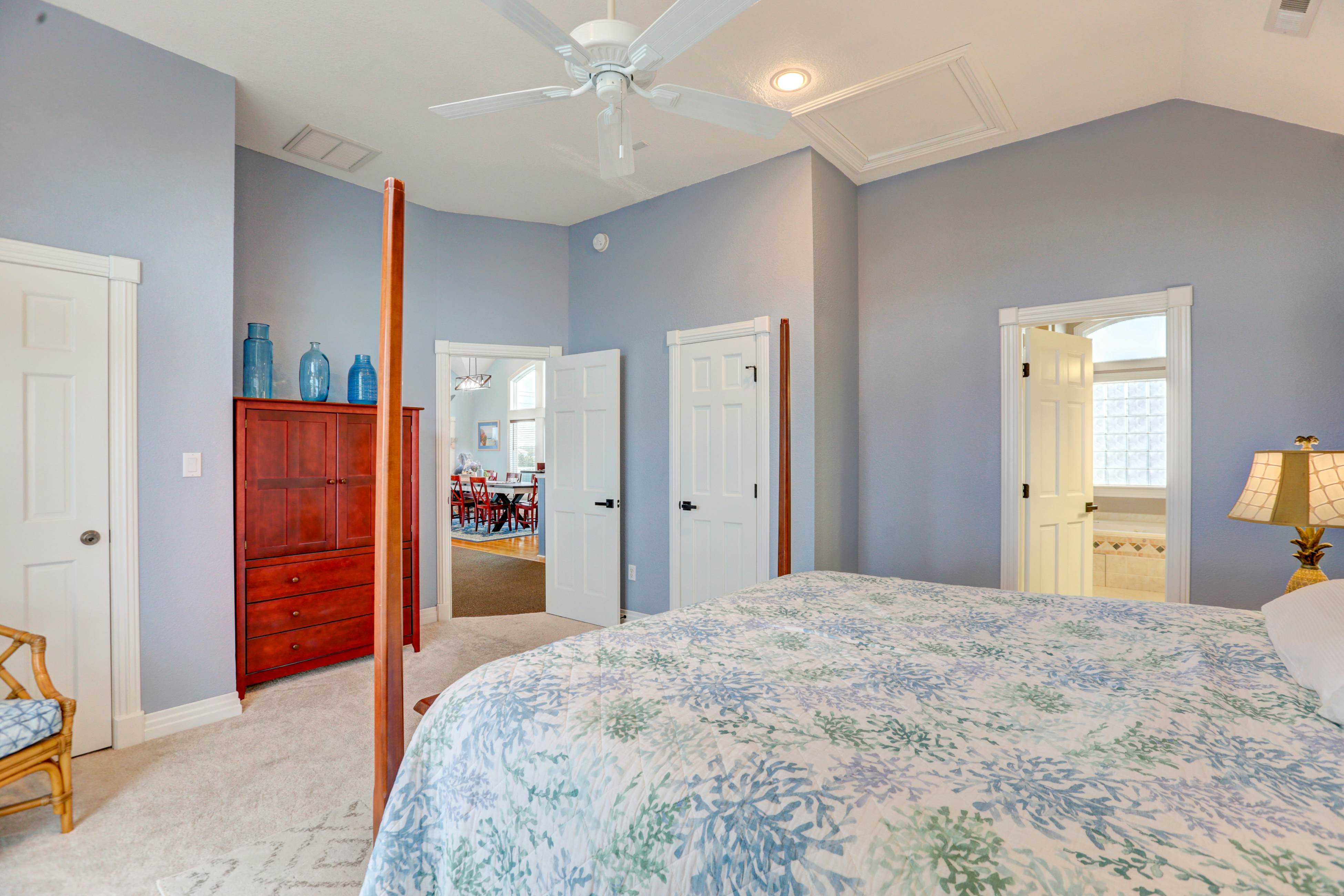 AVLE796 The Shark Tank 796