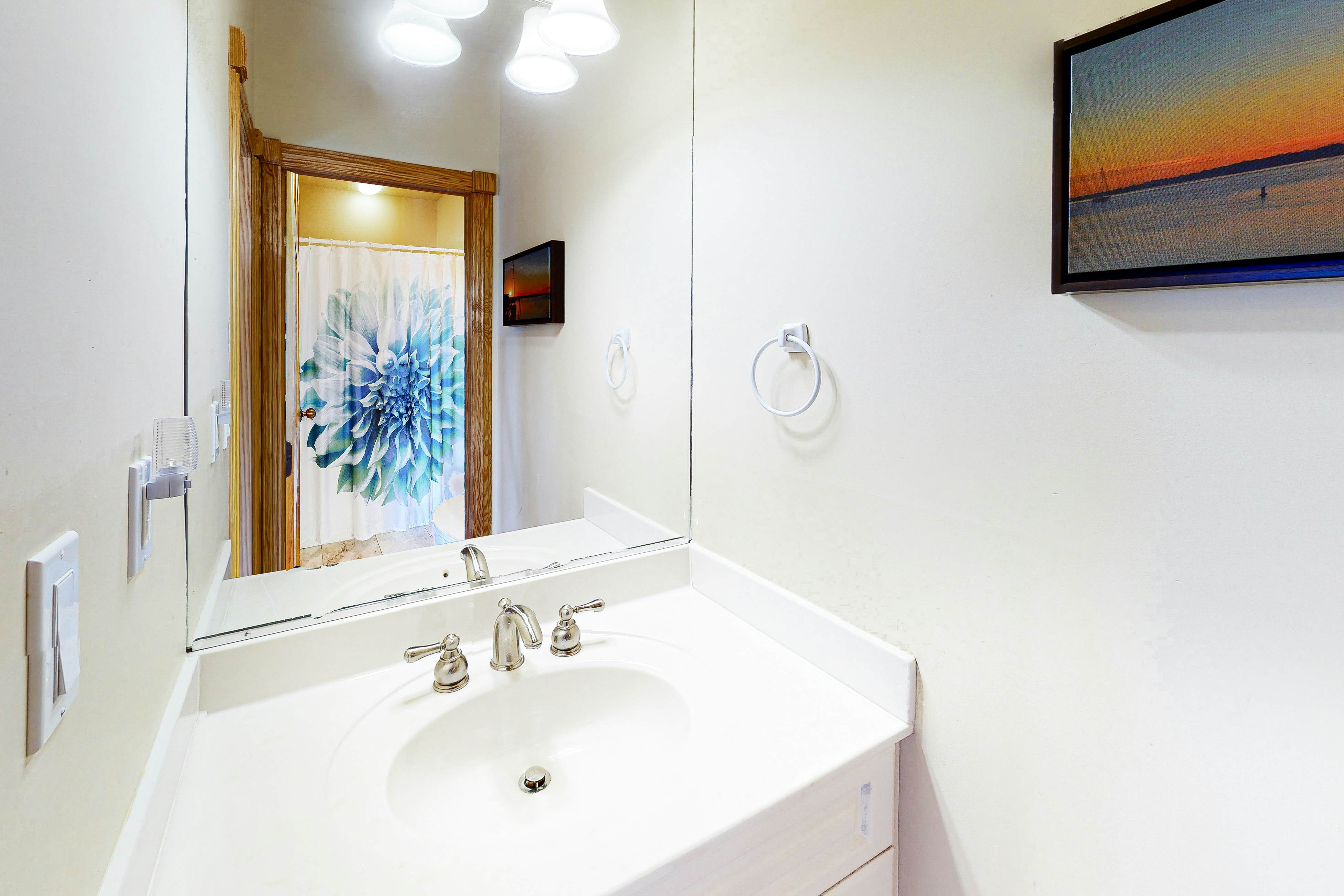 AVLE796 The Shark Tank 796