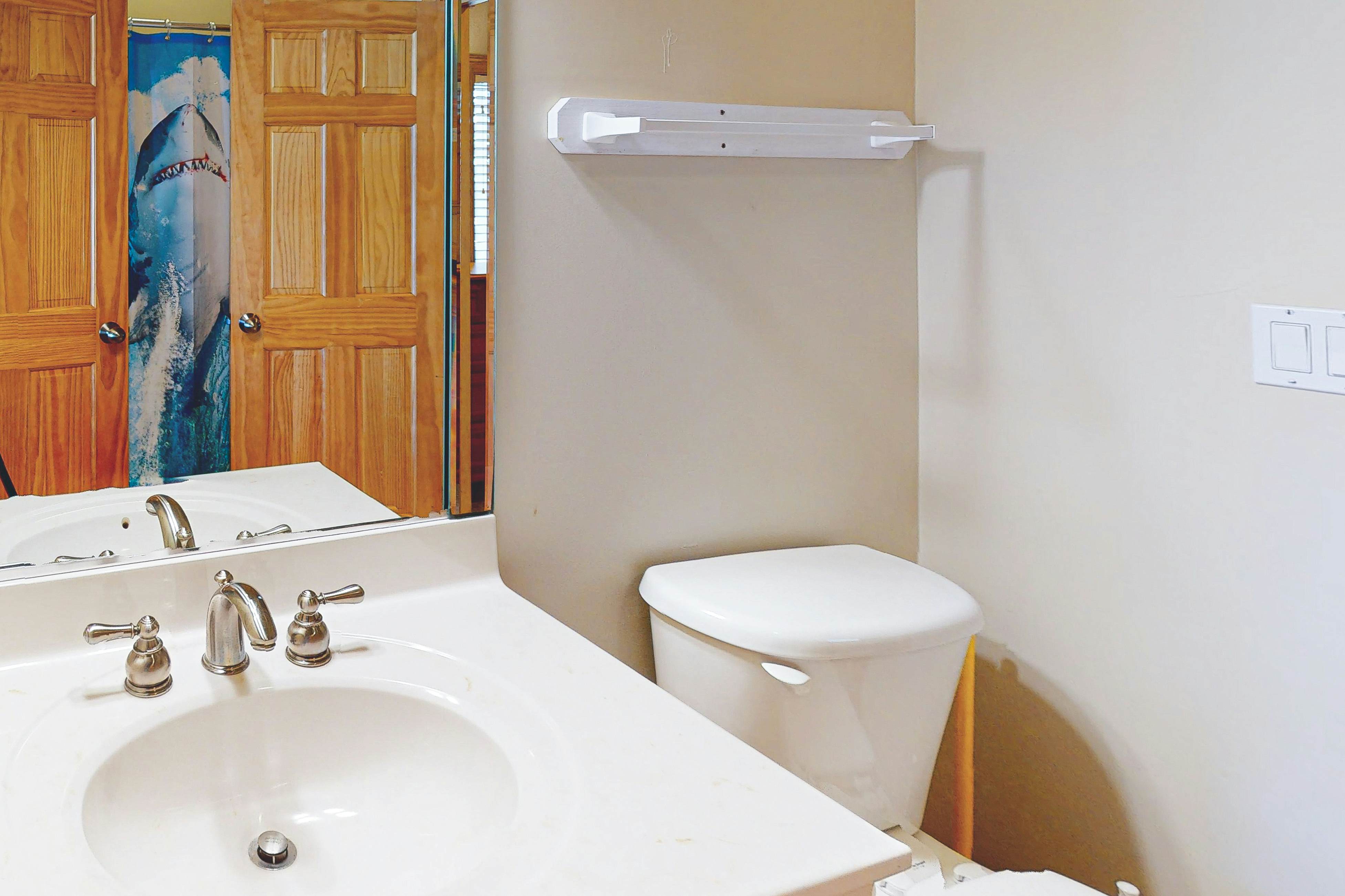 AVLE796 The Shark Tank 796