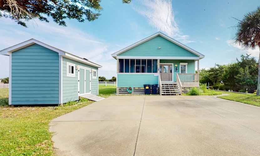 Blue Bayou: Canalfront, 2 screened porches - near beach