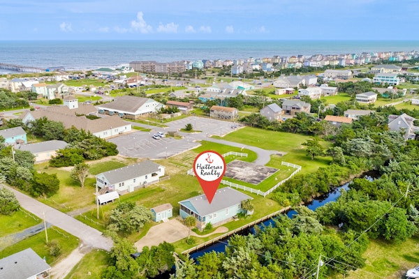 Blue Bayou: Canalfront, 2 screened porches - near beach