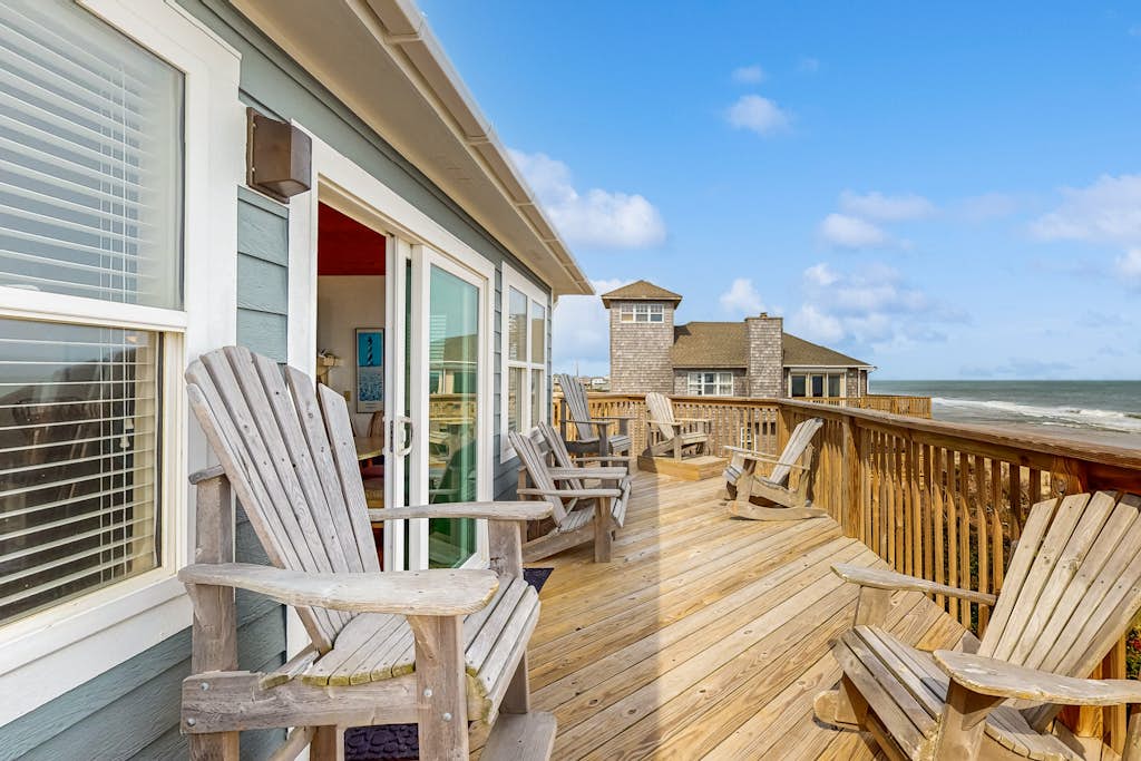 Oceanfront dog-friendly home close to sand with views & private hot tub