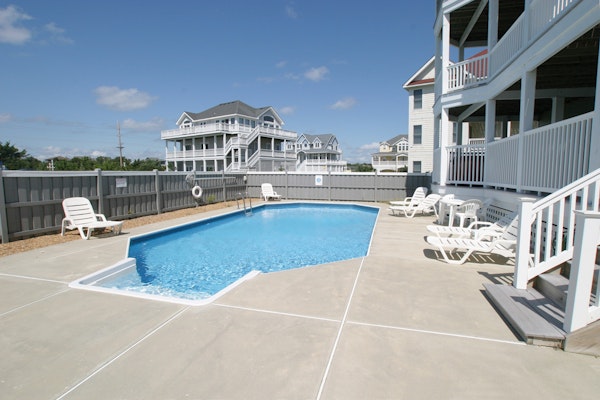 House with AC, fireplace, & private hot tub