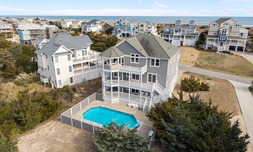 House with AC, fireplace, & private hot tub